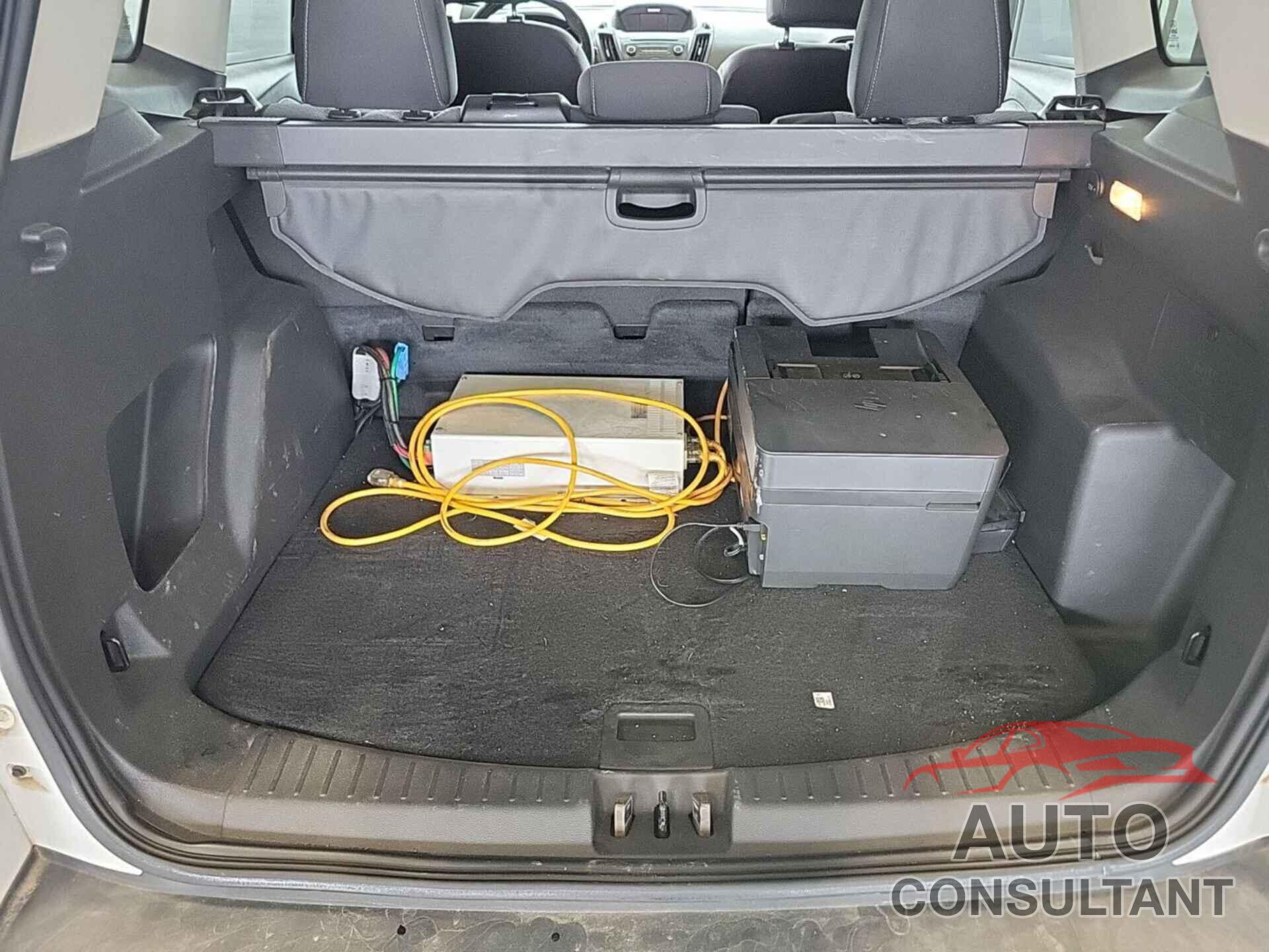 FORD ESCAPE 2017 - 1FMCU0GD4HUD45476