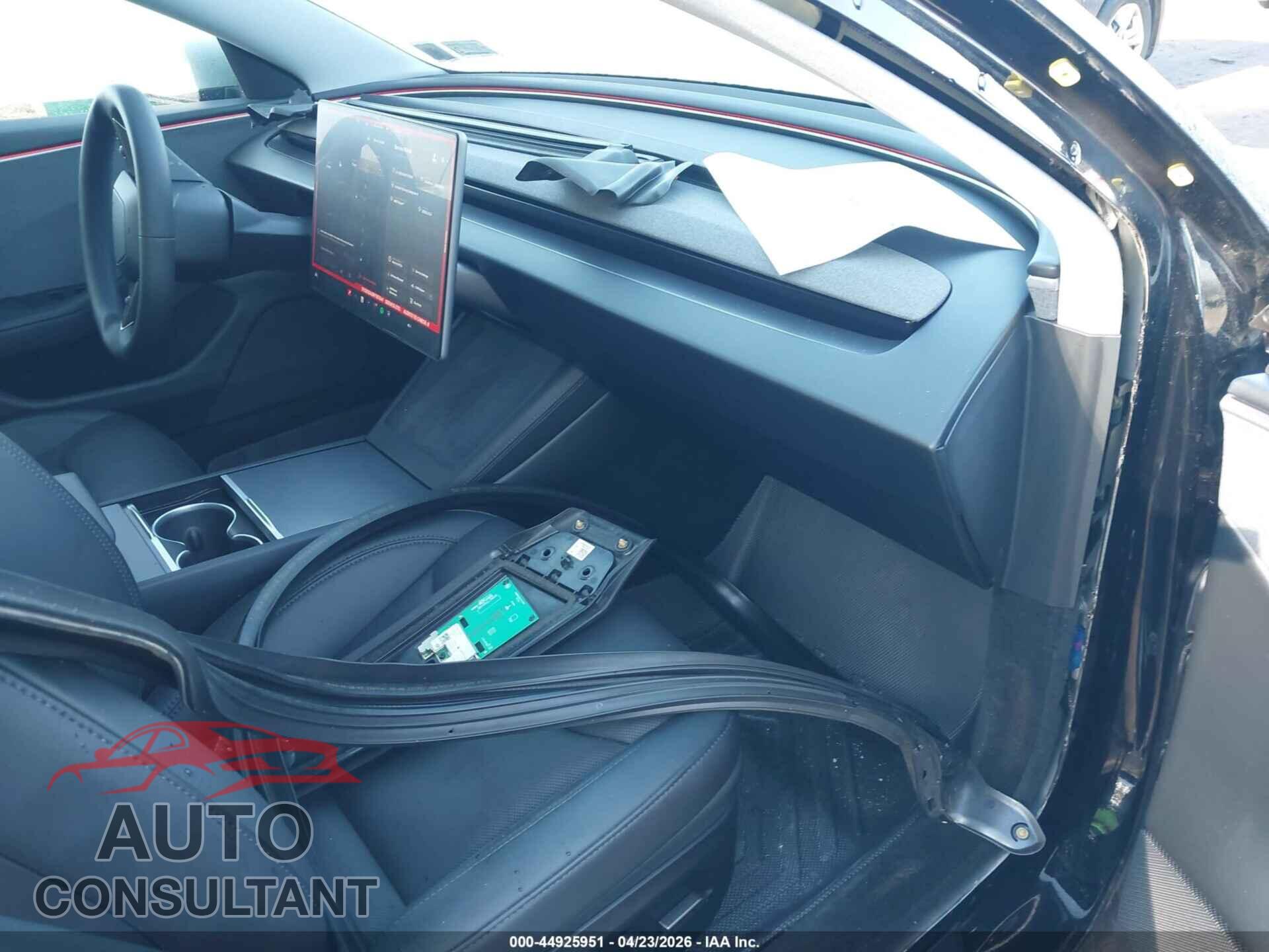TESLA MODEL 3 2024 - 5YJ3E1EA5RF767041