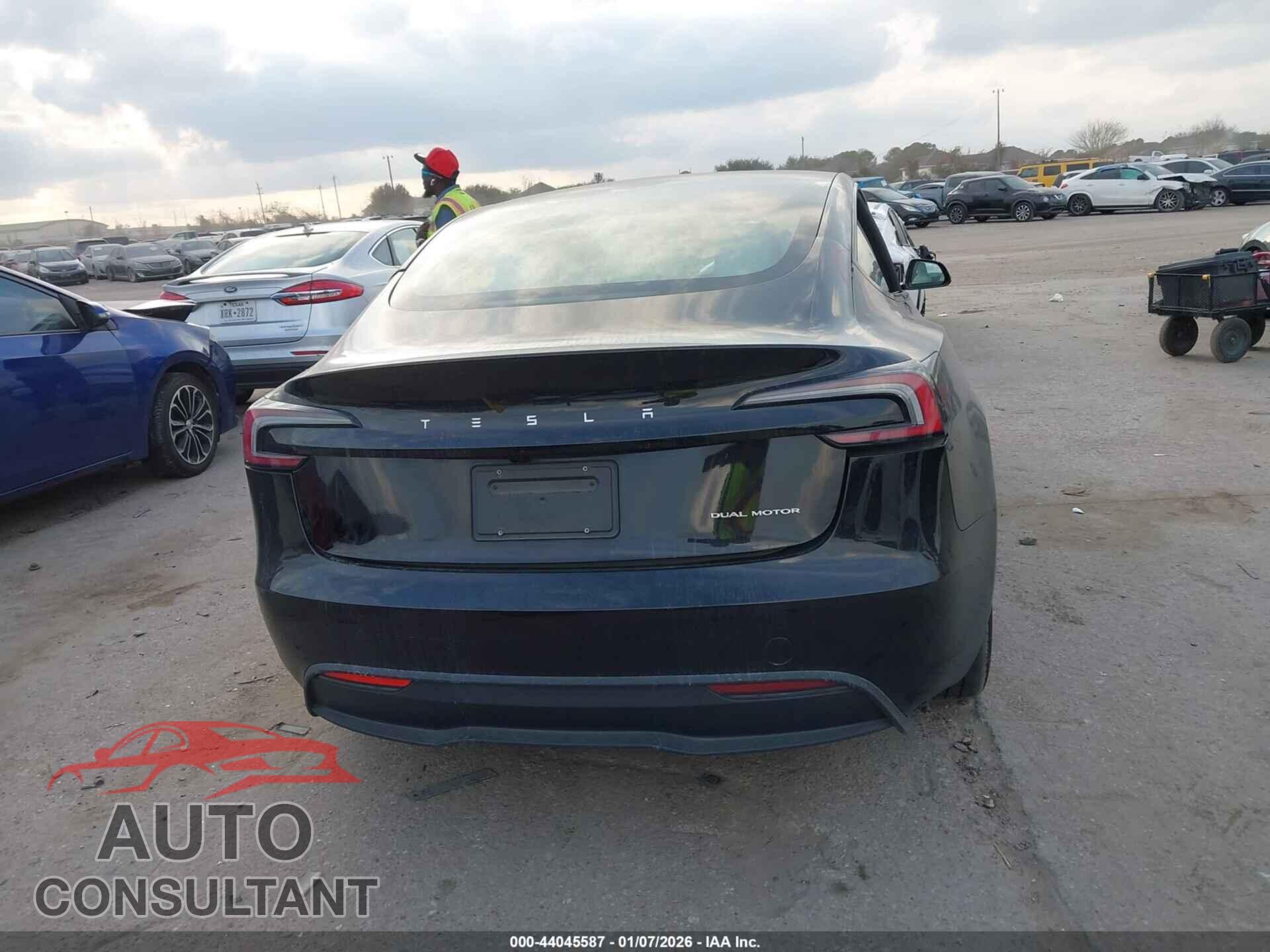 TESLA MODEL 3 2024 - 5YJ3E1EB2RF794562