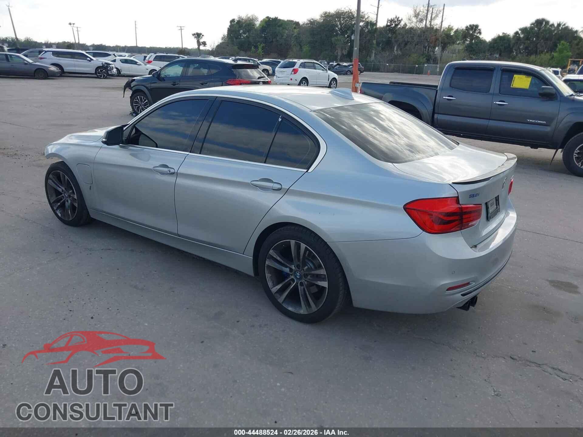 BMW 330E 2017 - WBA8E1C54HK895085