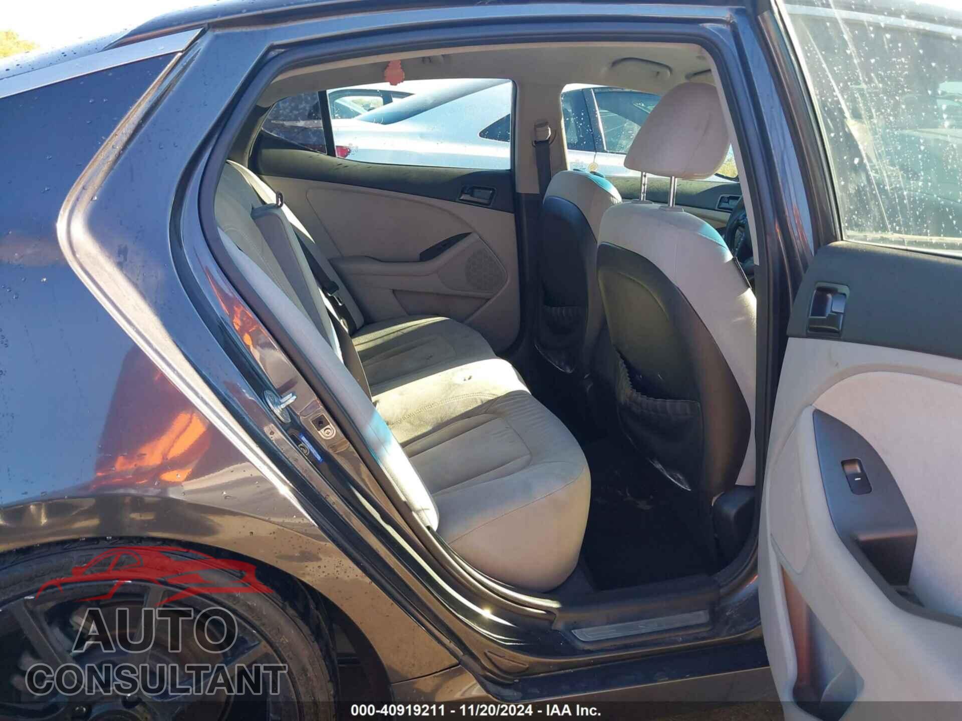 KIA OPTIMA 2011 - KNAGM4A76B5057036