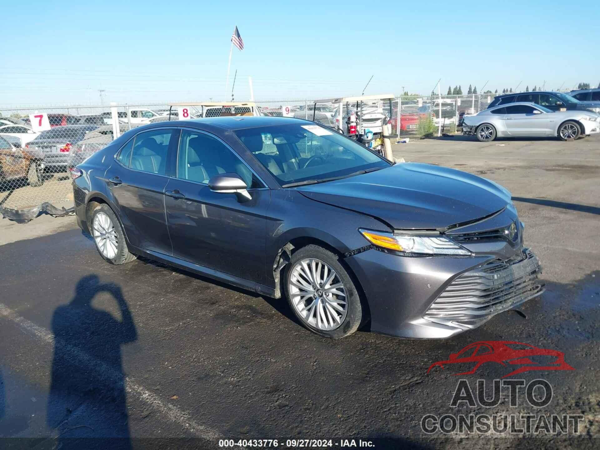 TOYOTA CAMRY 2018 - 4T1B11HKXJU052792