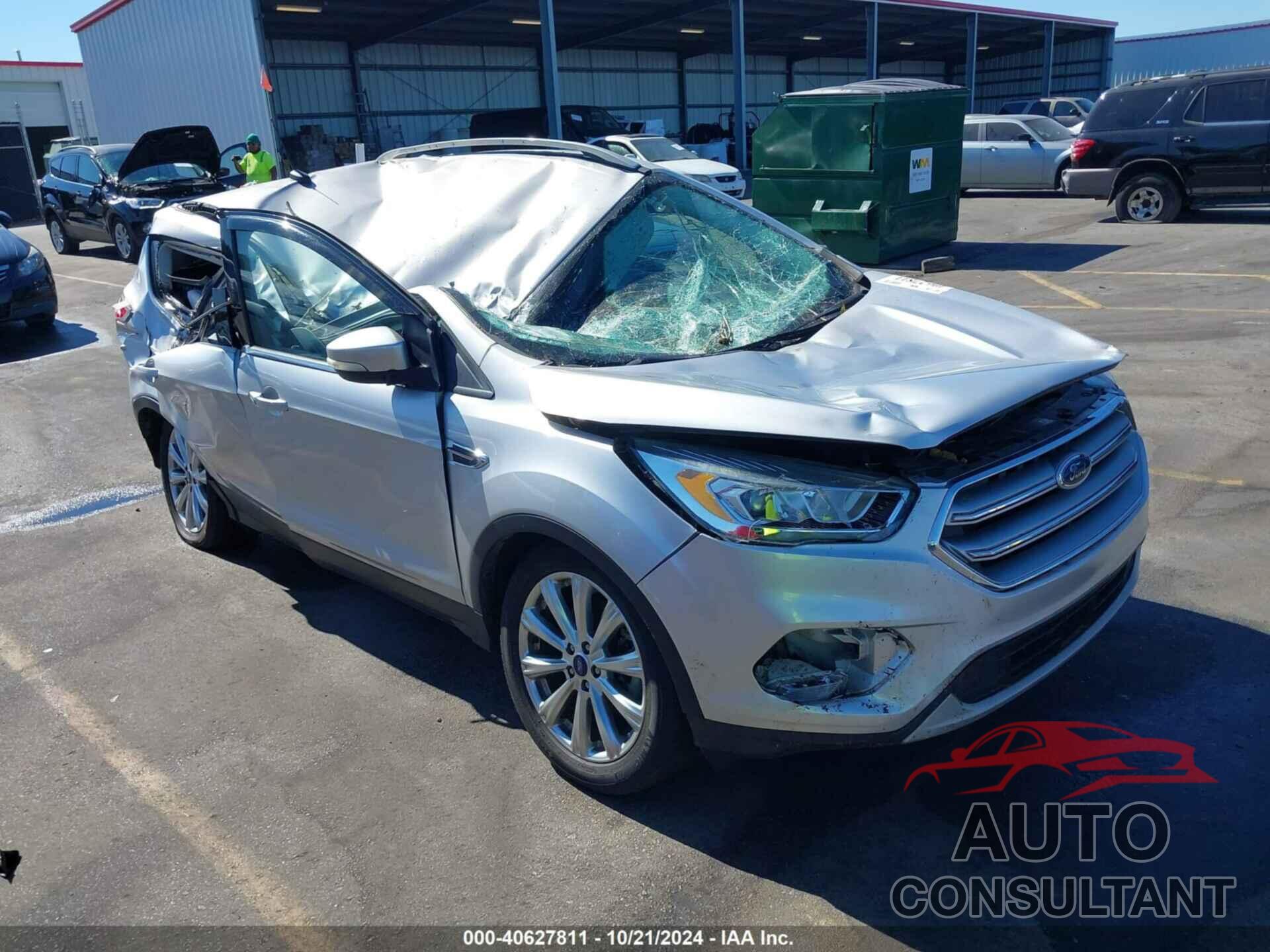 FORD ESCAPE 2017 - 1FMCU0J98HUB12396