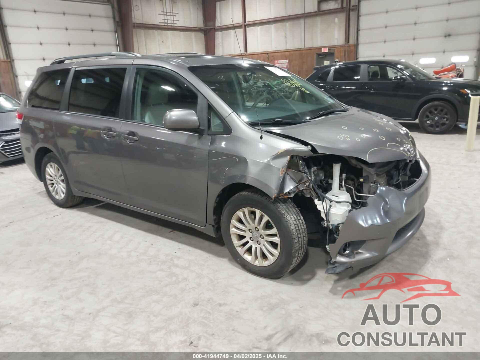 TOYOTA SIENNA 2011 - 5TDYK3DC0BS143906