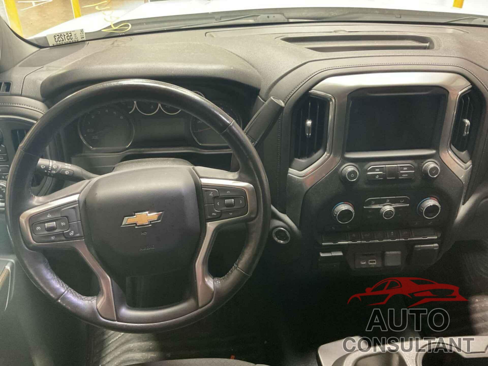 CHEVROLET SILVERADO 1500 2020 - 1GCRYDED9LZ295909