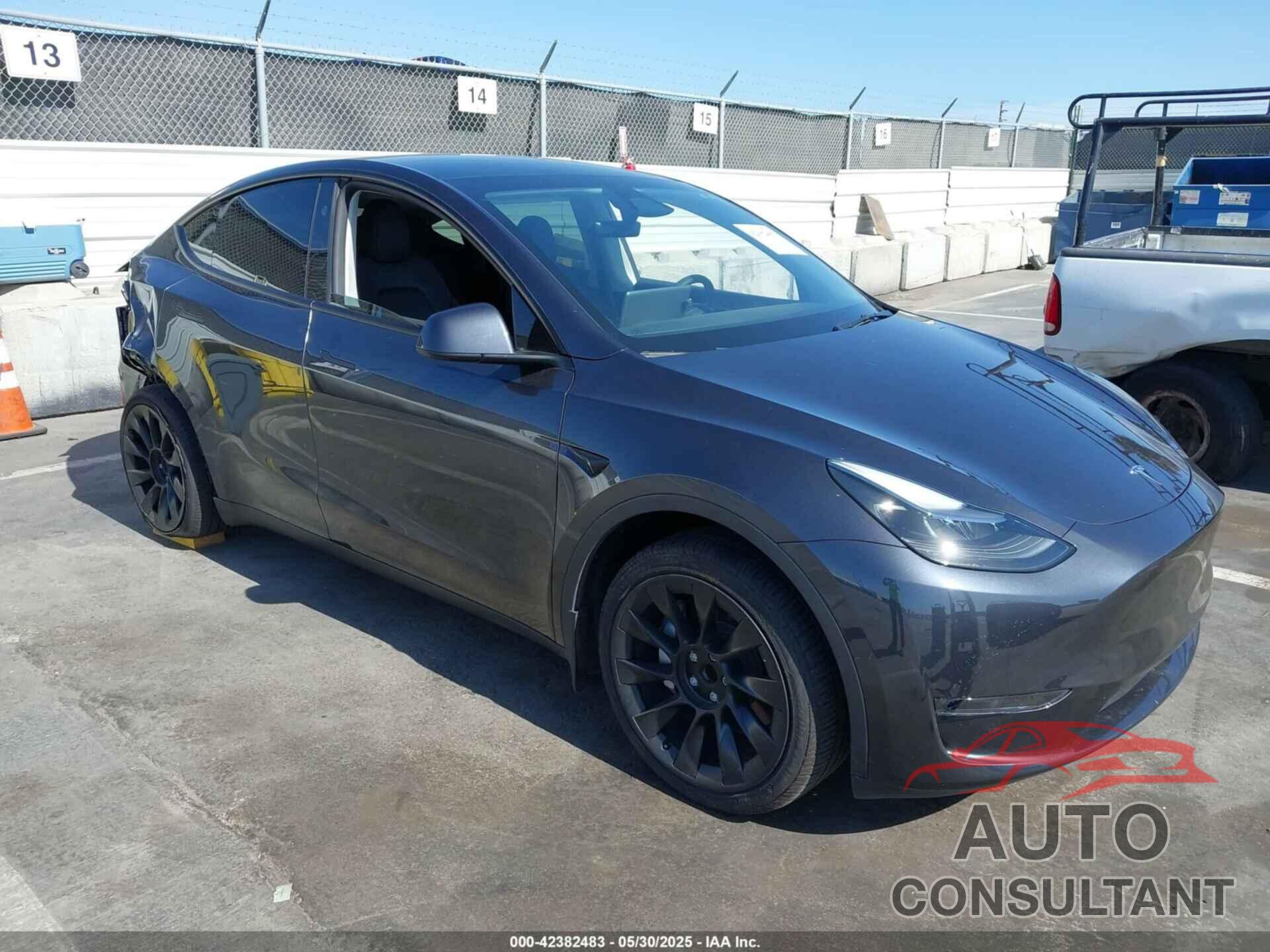 TESLA MODEL Y 2024 - 7SAYGDED9RF091854