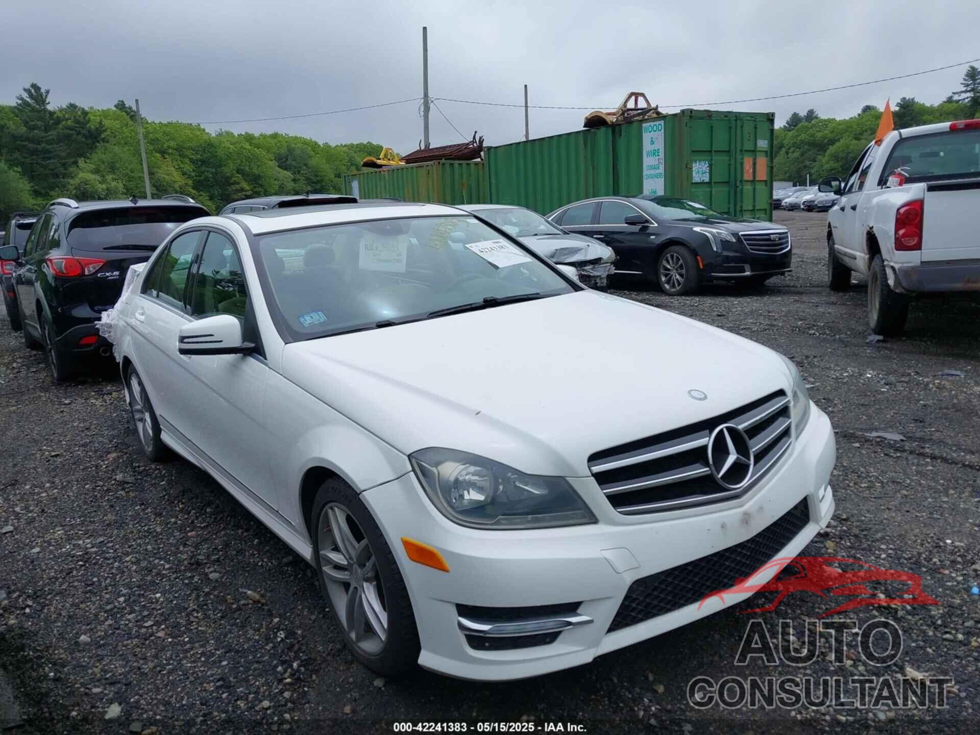 MERCEDES-BENZ C 300 2014 - WDDGF8AB4ER324282