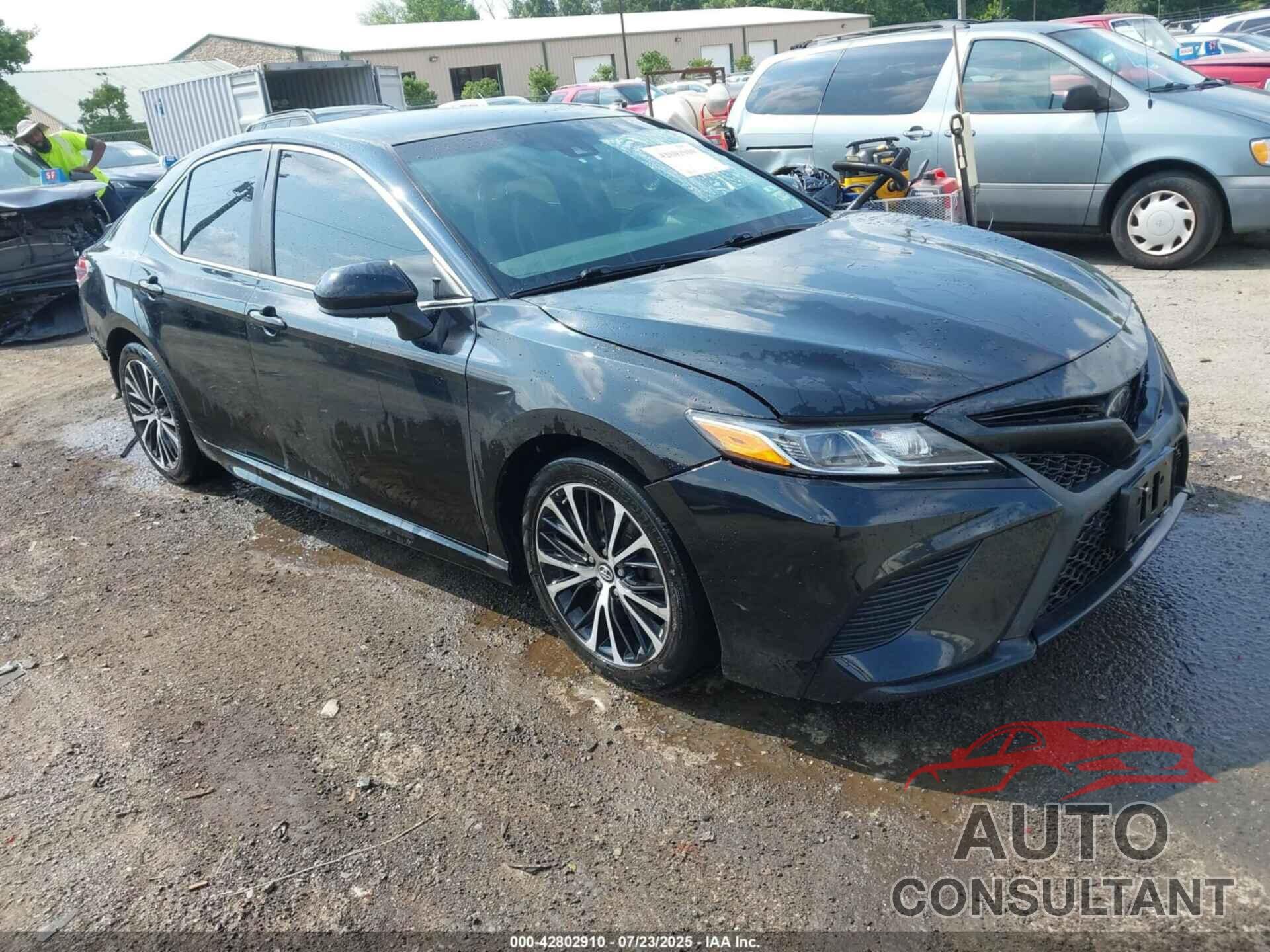 TOYOTA CAMRY 2018 - 4T1B11HK3JU140793