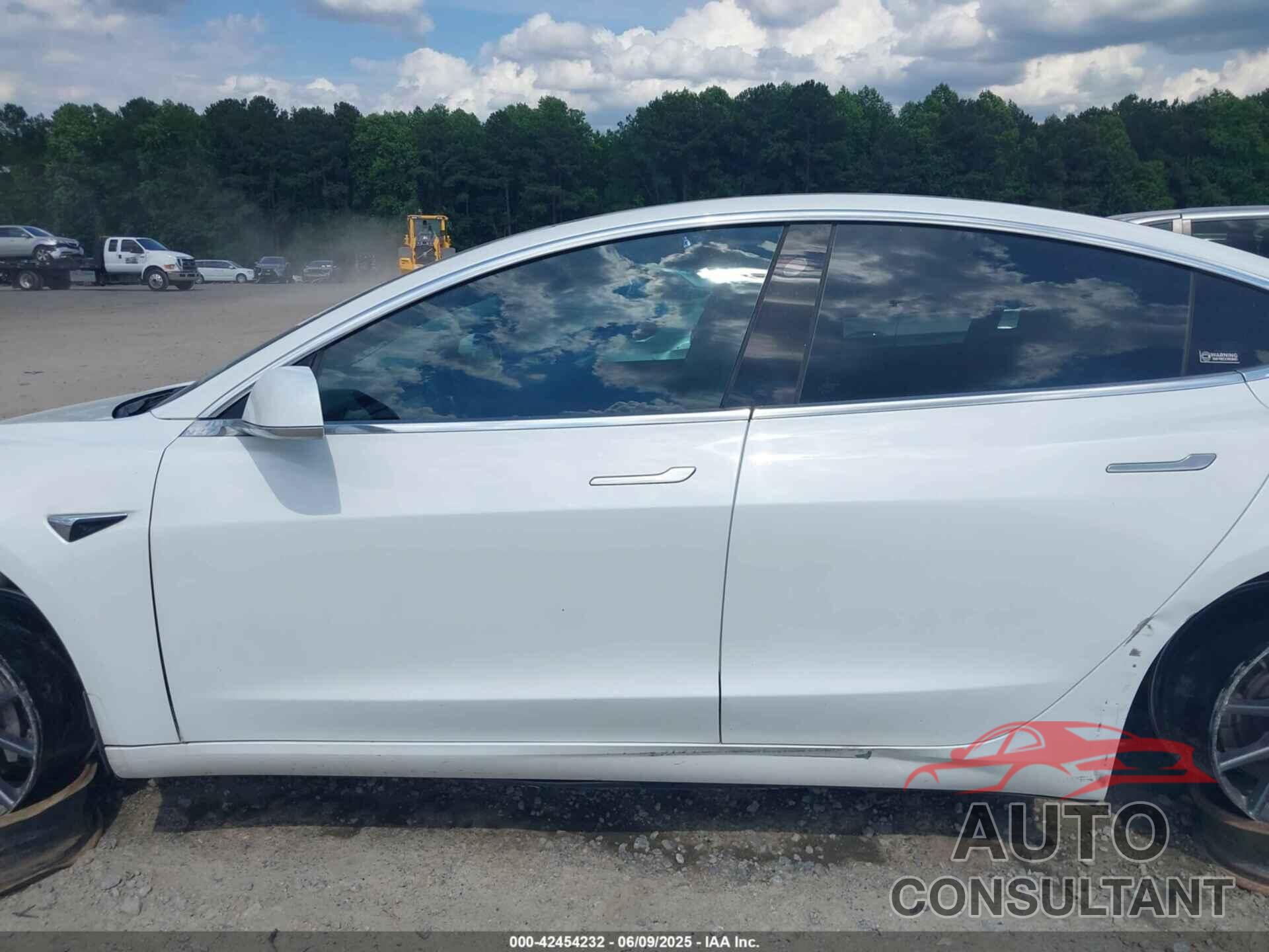 TESLA MODEL 3 2018 - 5YJ3E1EB0JF093846