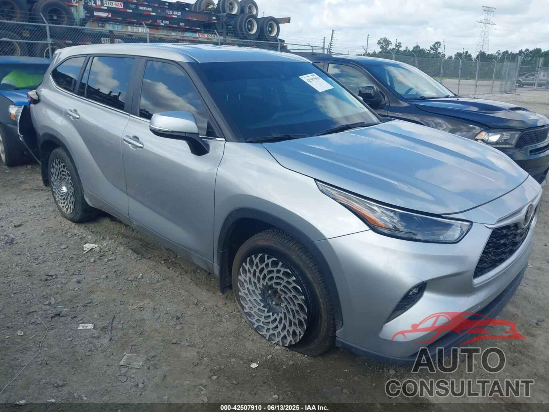 TOYOTA HIGHLANDER 2024 - 5TDKDRAH8RS531186