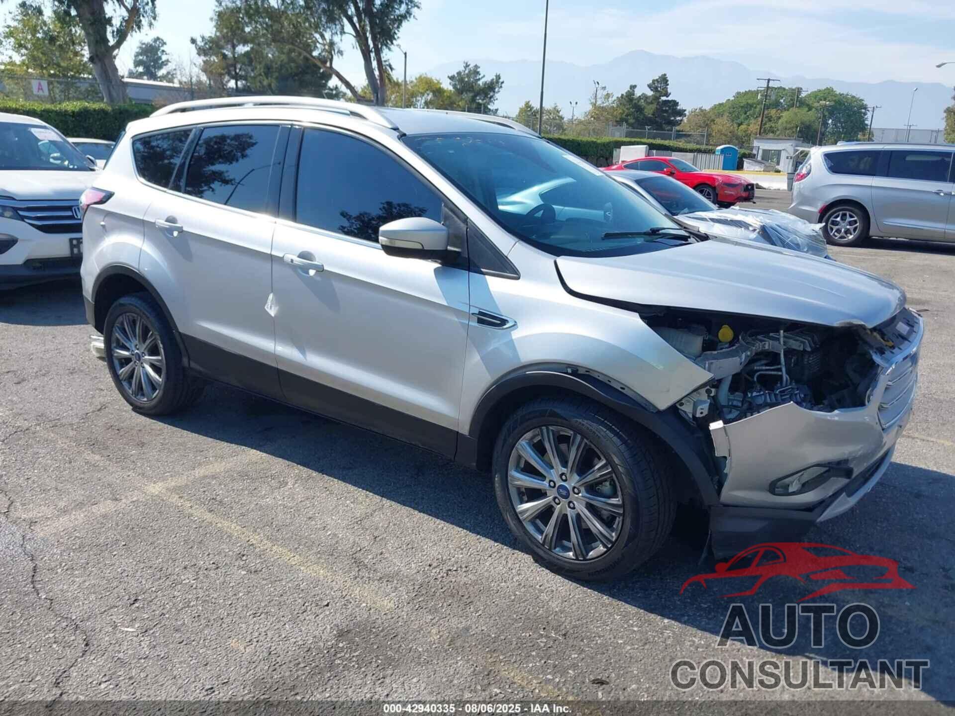 FORD ESCAPE 2017 - 1FMCU0J92HUF11109