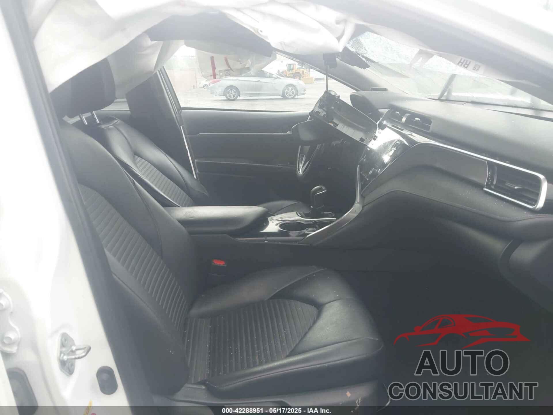 TOYOTA CAMRY 2018 - 4T1B11HK9JU509026