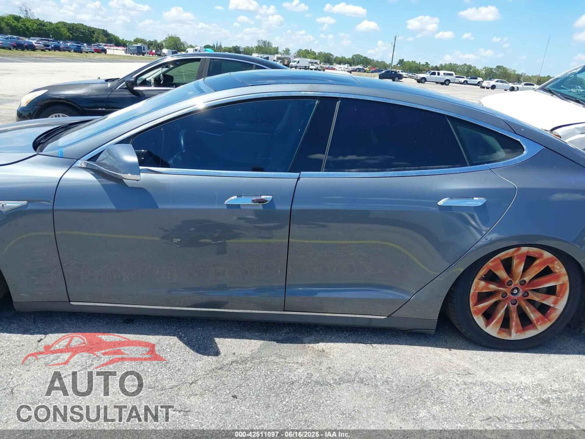 TESLA MODEL S 2013 - 5YJSA1DP9DFP06121