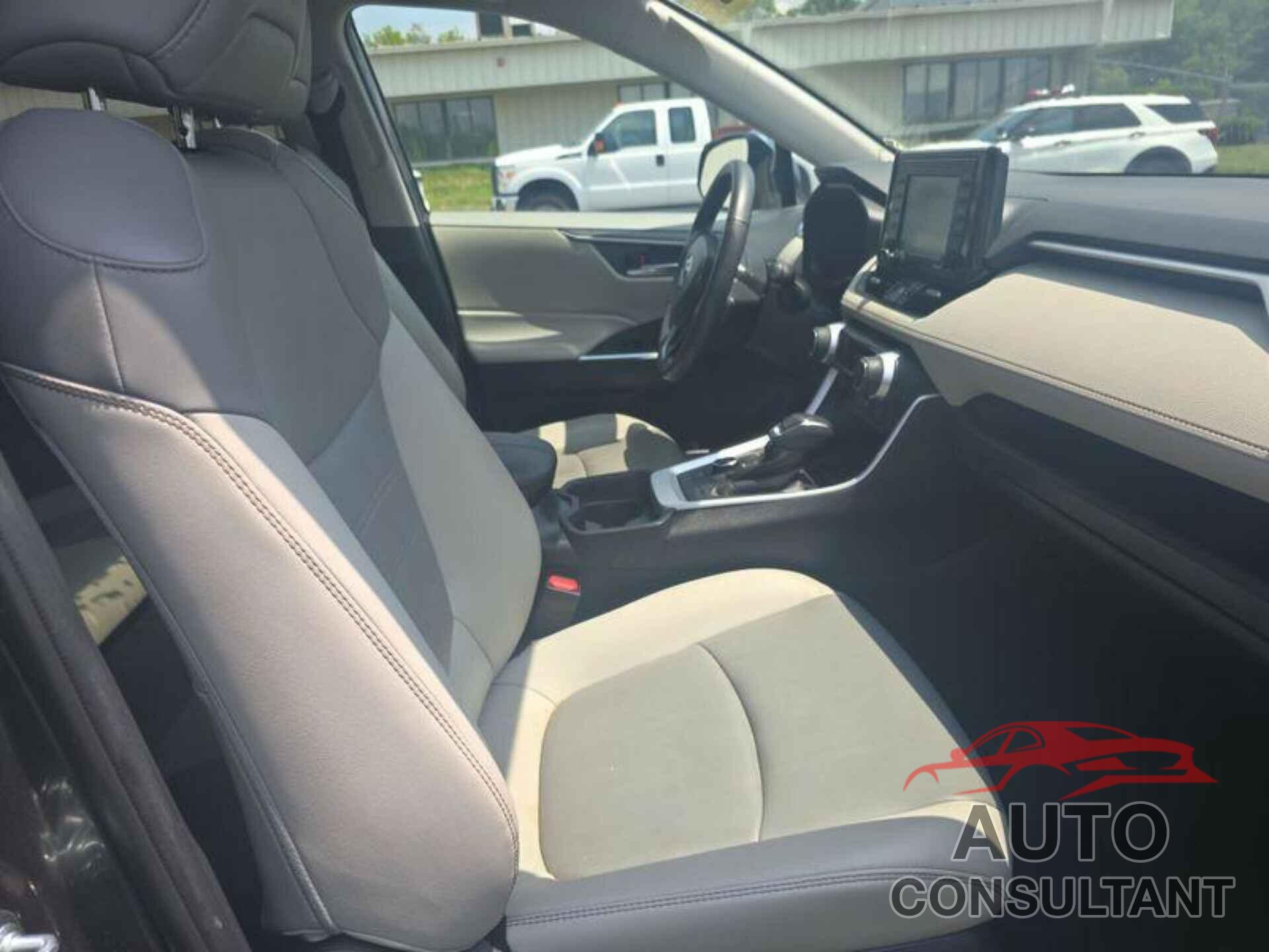 TOYOTA RAV4 2021 - 2T3B6RFV8MW020173