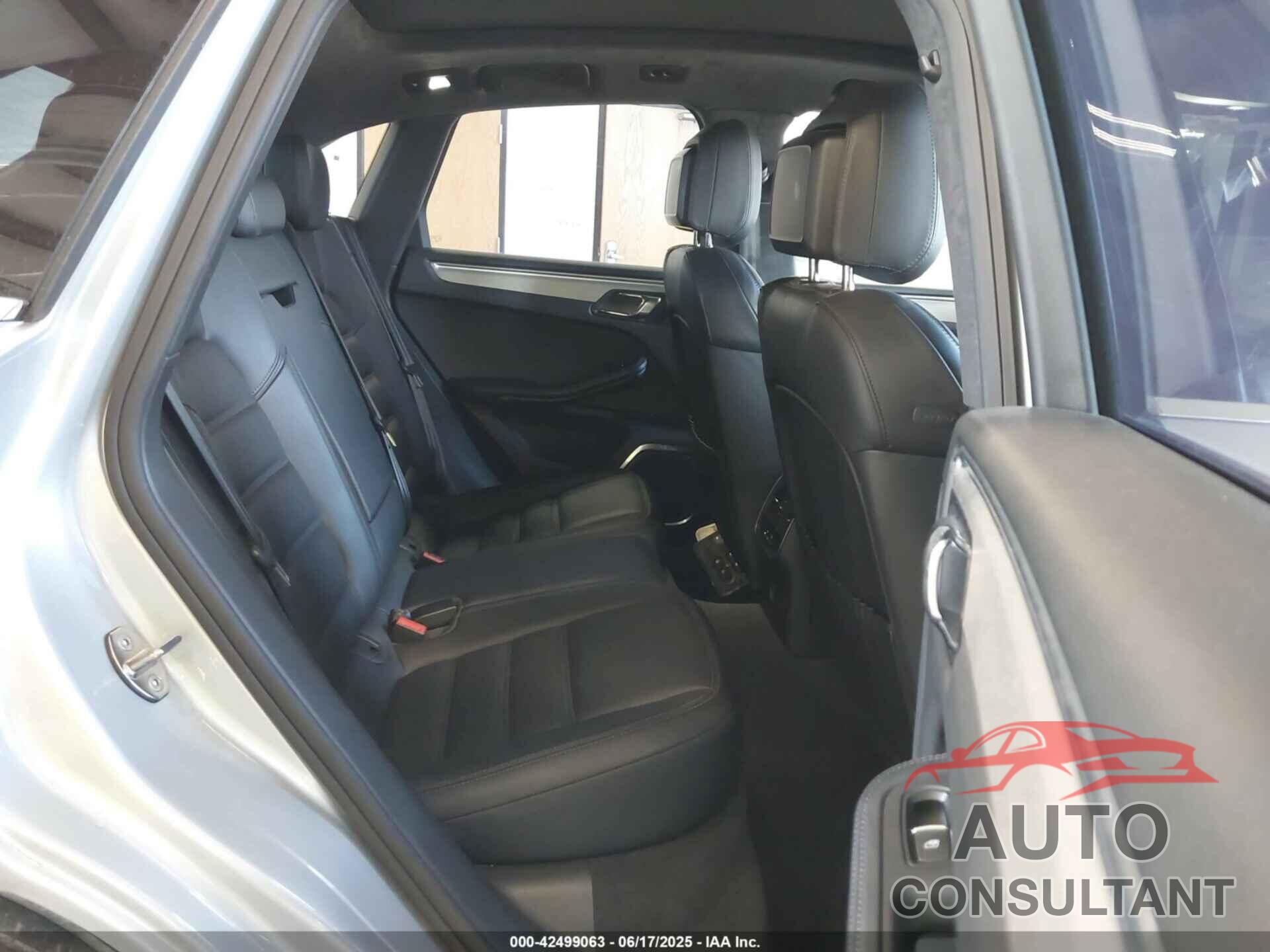 PORSCHE MACAN 2017 - WP1AF2A53HLB60570