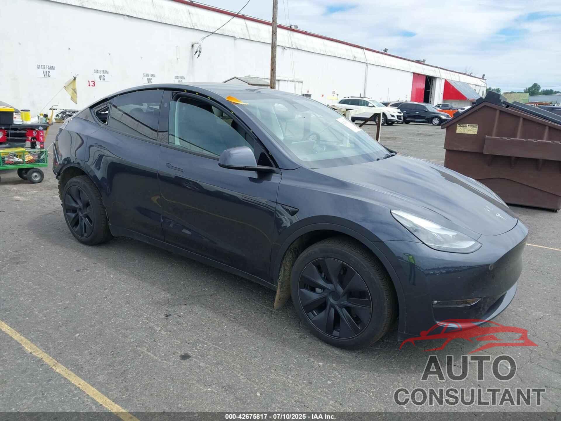 TESLA MODEL Y 2025 - 7SAYGDEE4SF289725