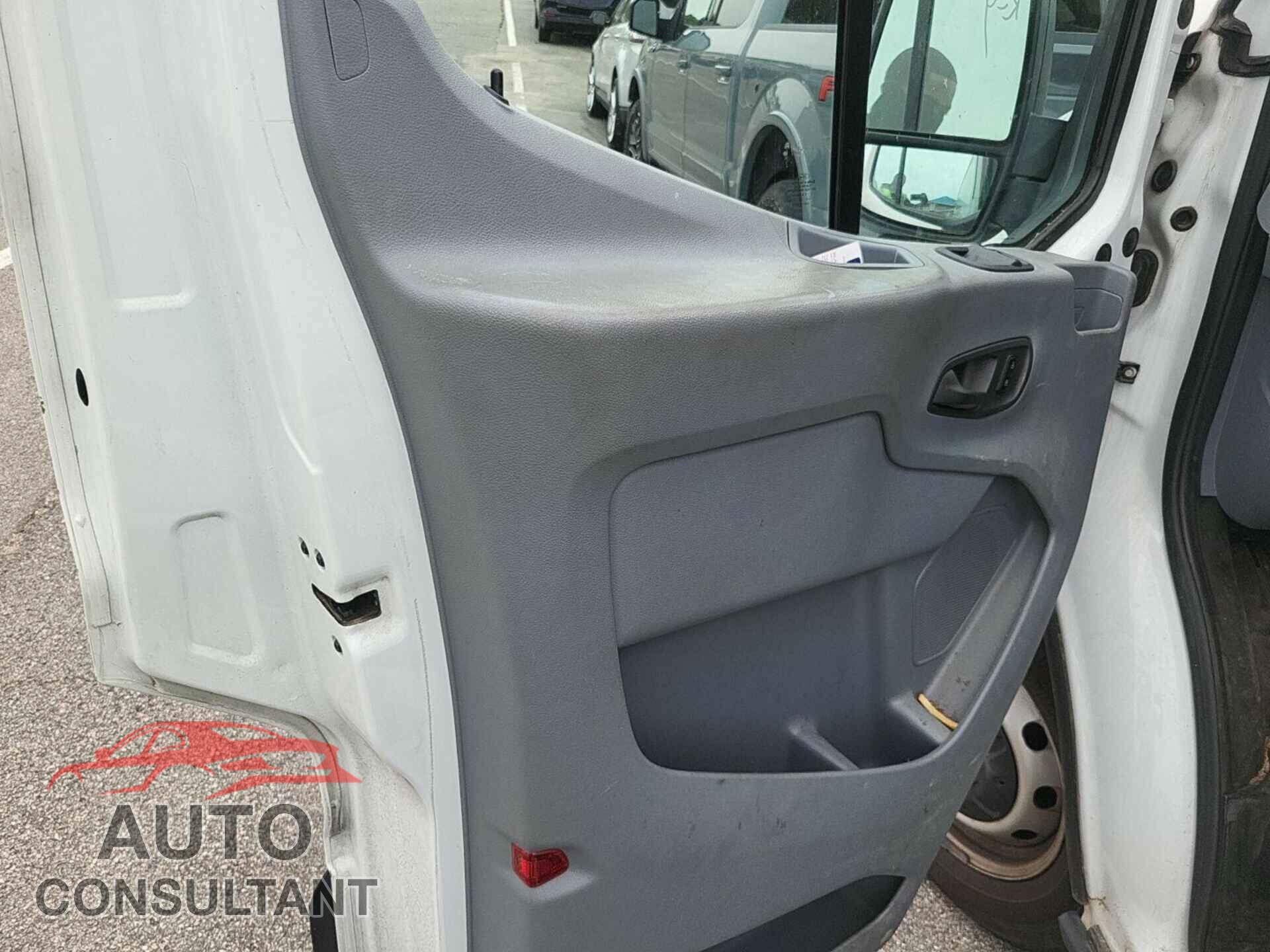 FORD TRANSIT 2018 - 1FTYR2CM4JKA00639