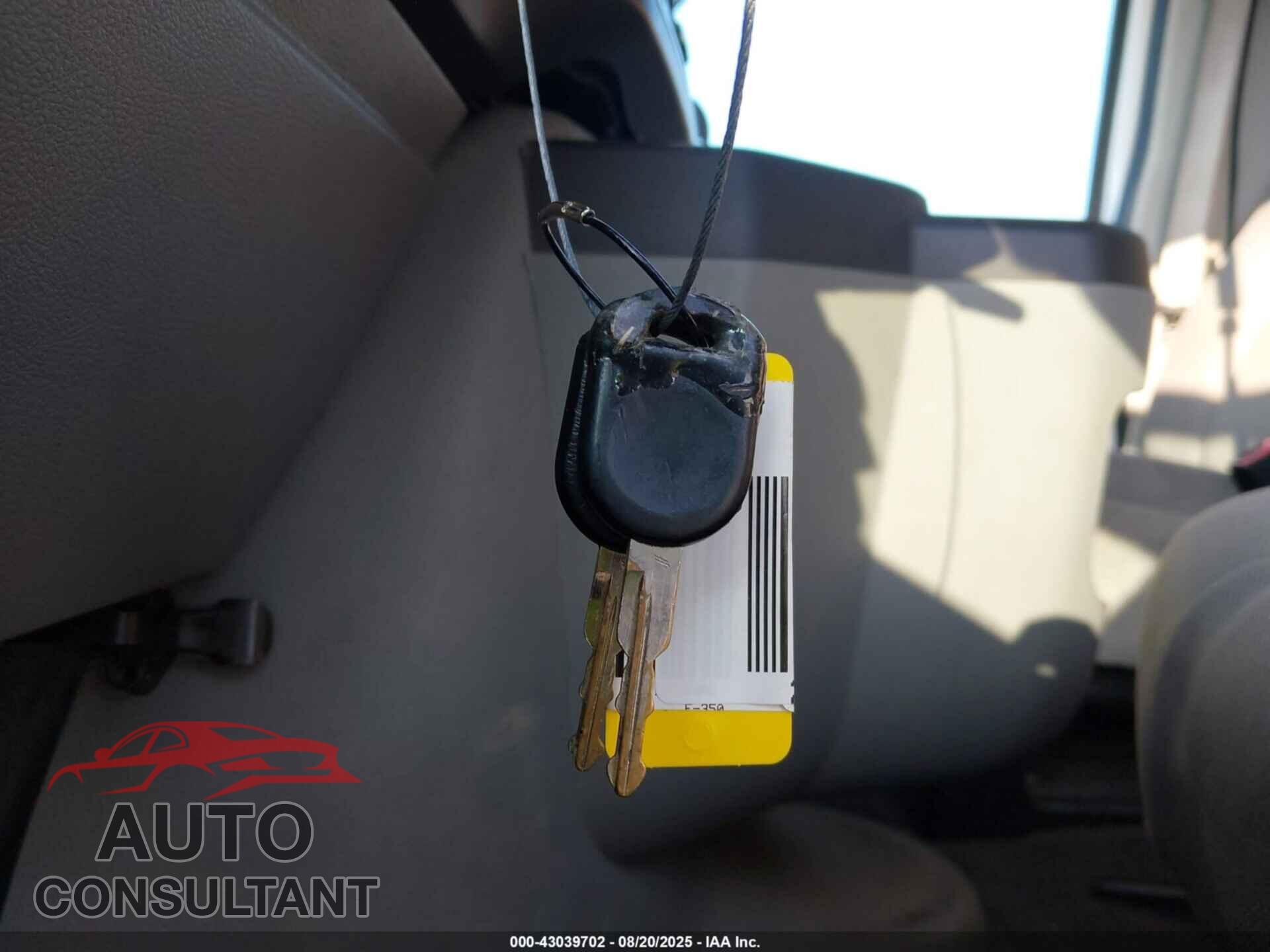 FORD E-350 SUPER DUTY 2011 - 1FBSS3BL7BDB07848