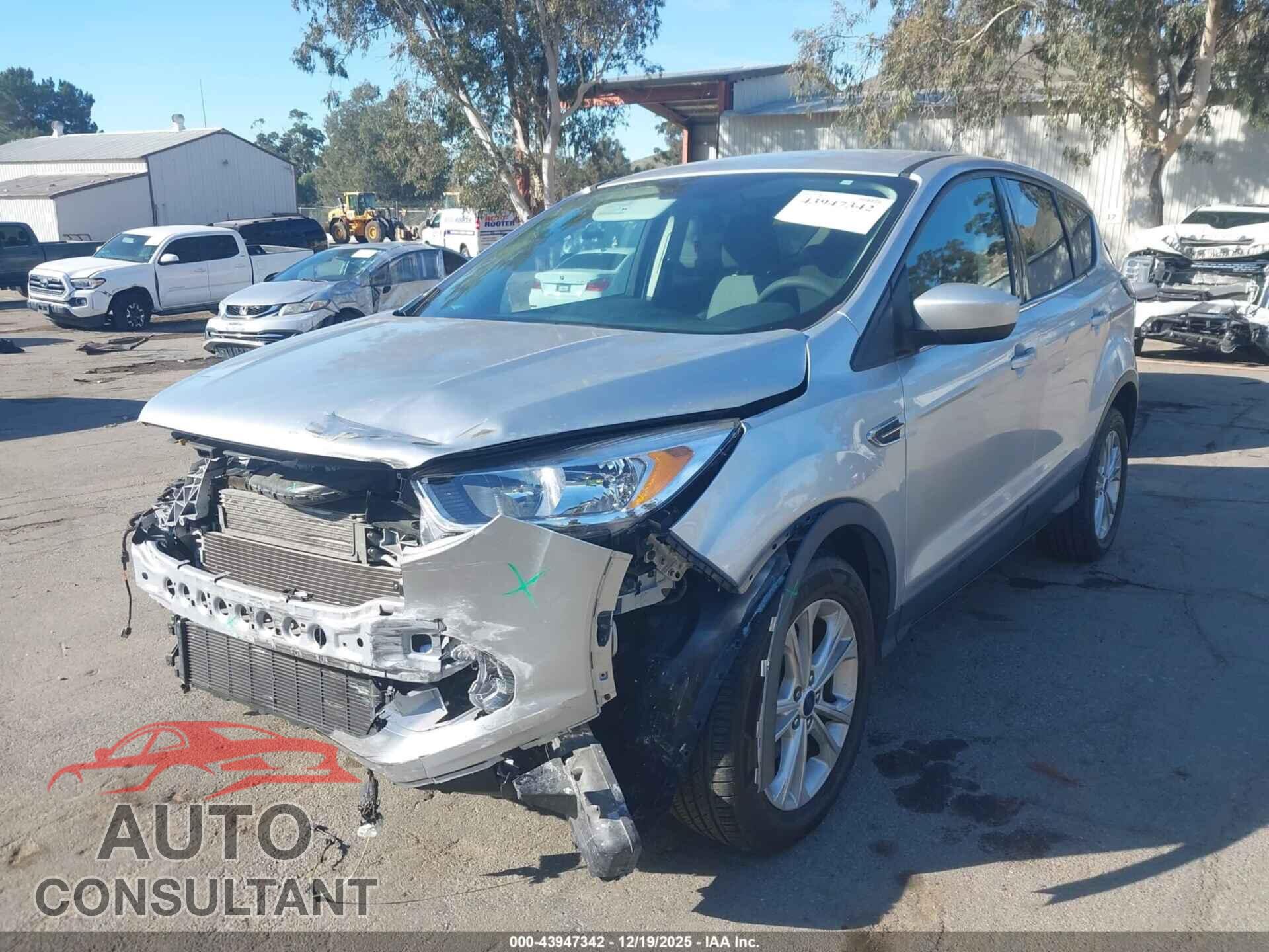 FORD ESCAPE 2017 - 1FMCU0GD0HUB44352