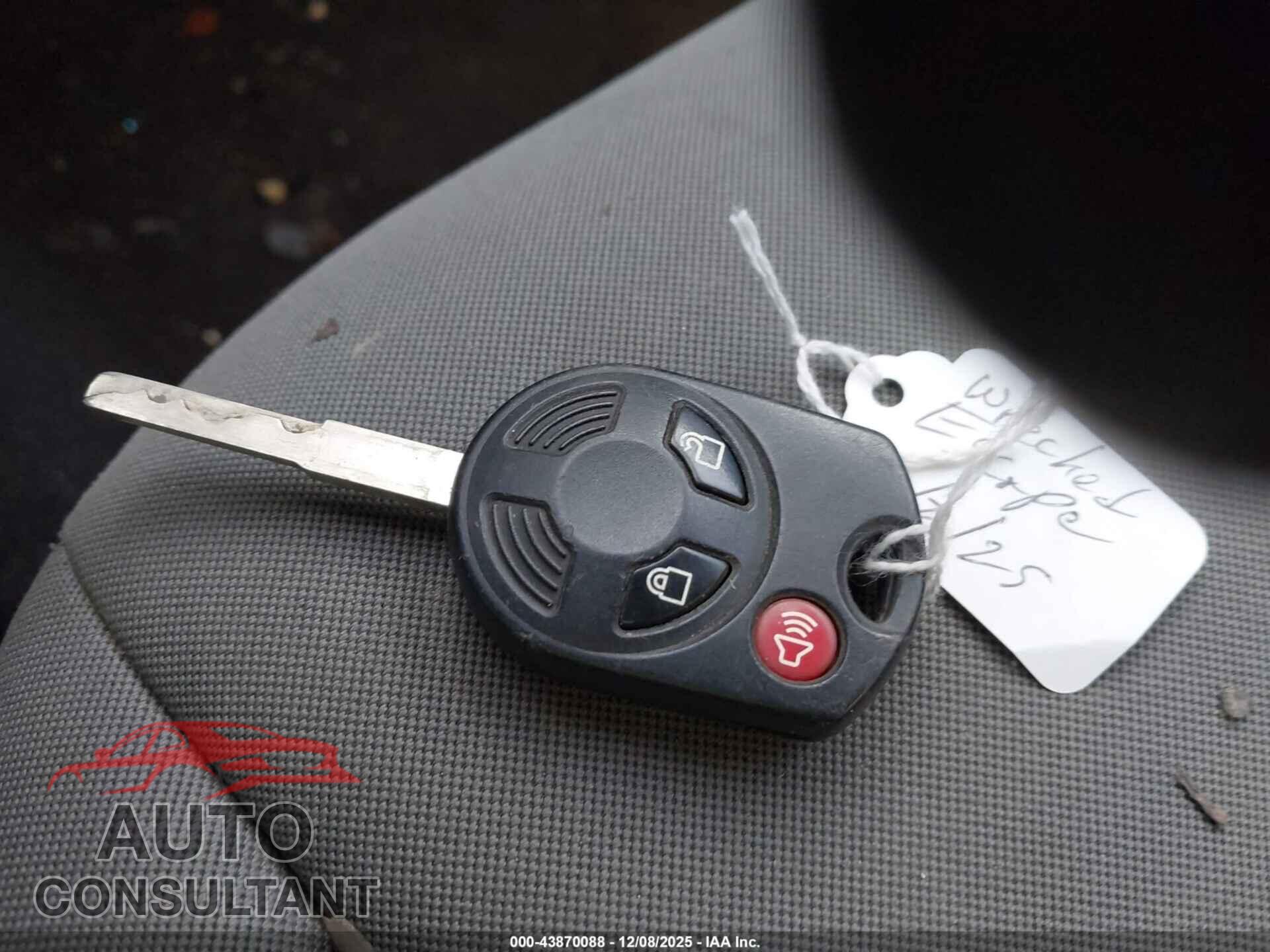 FORD ESCAPE 2016 - 1FMCU9G94GUC83043