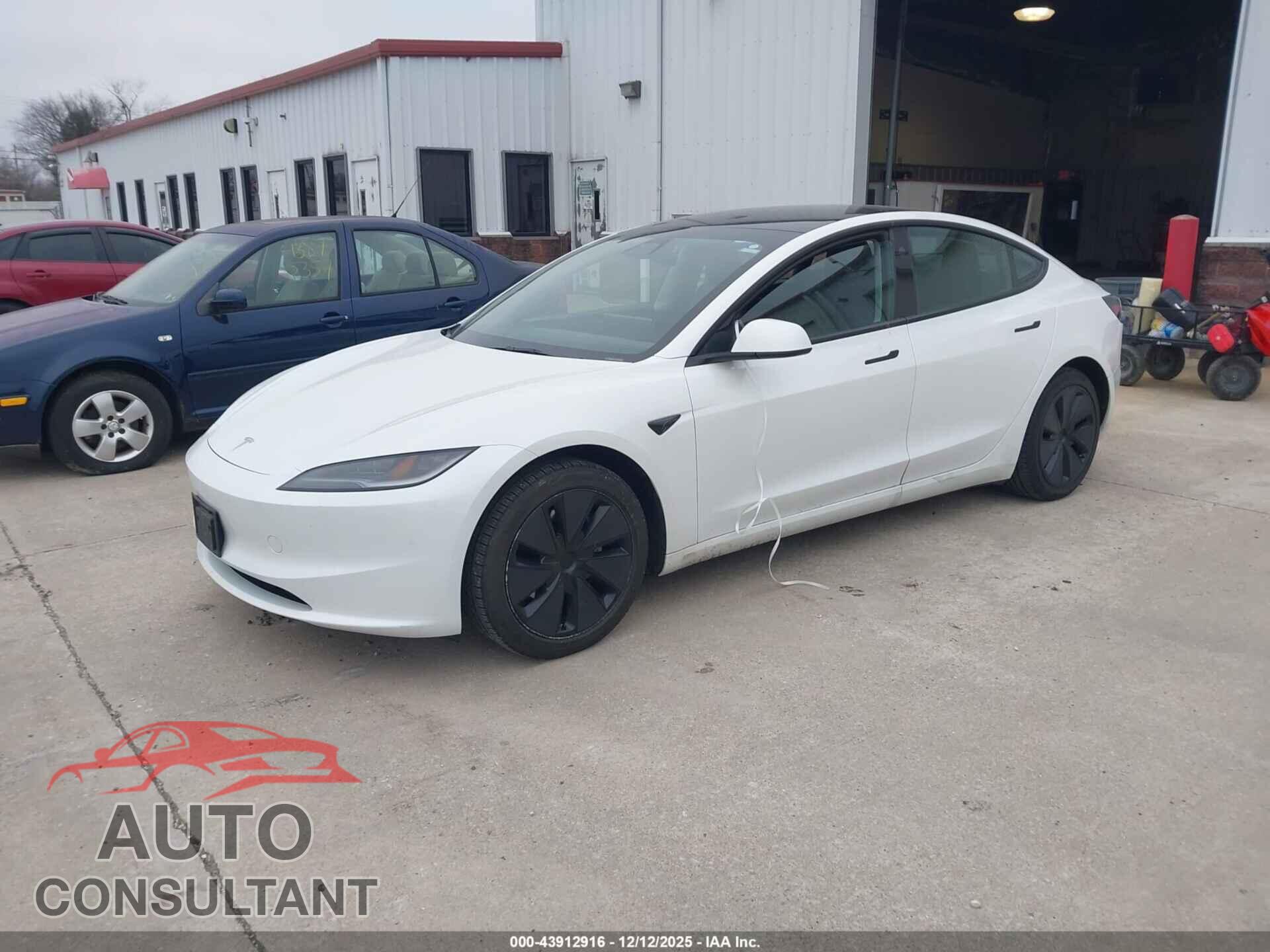 TESLA MODEL 3 2024 - 5YJ3E1EA9RF718652