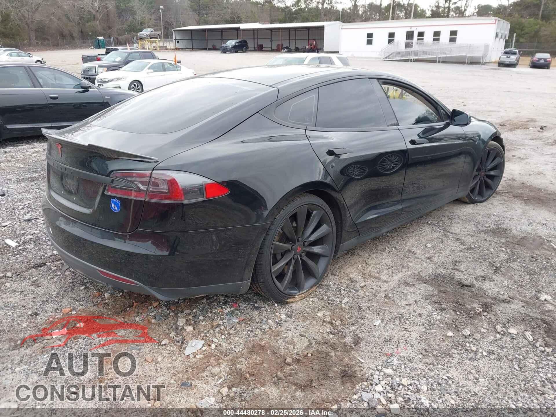 TESLA MODEL S 2015 - 5YJSA1S29FF089913