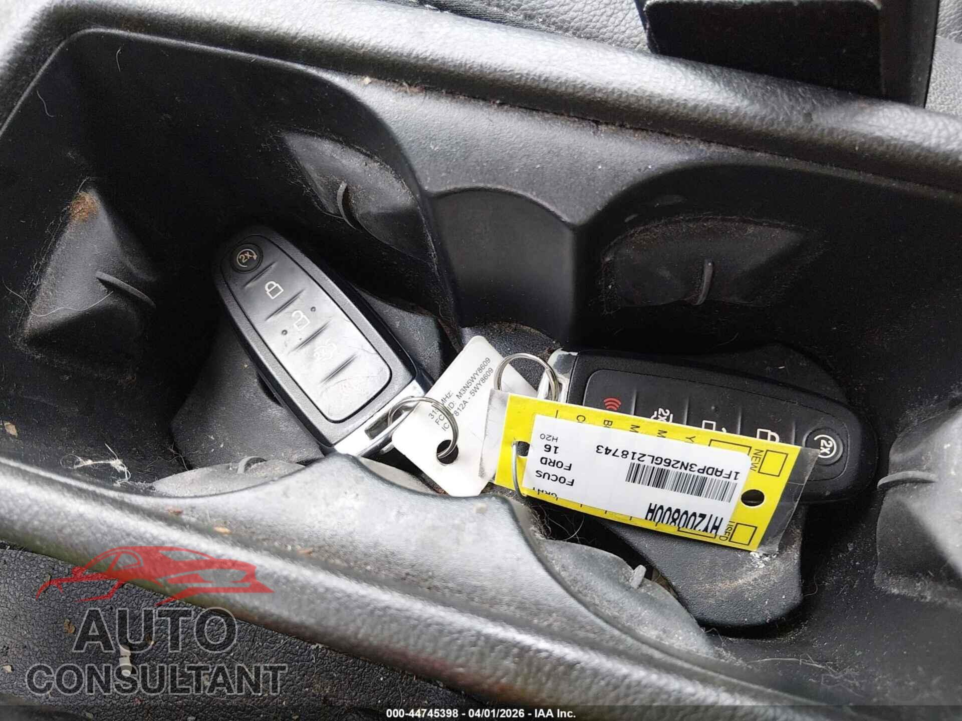 FORD FOCUS 2016 - 1FADP3N26GL218743