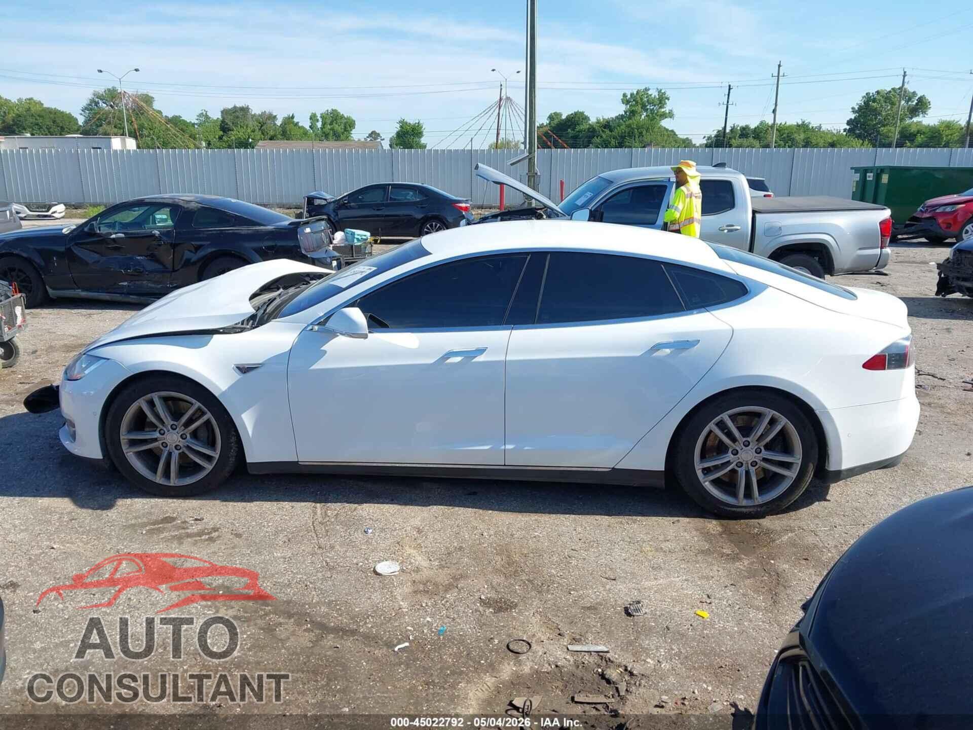 TESLA MODEL S 2014 - 5YJSA1H14EFP65276
