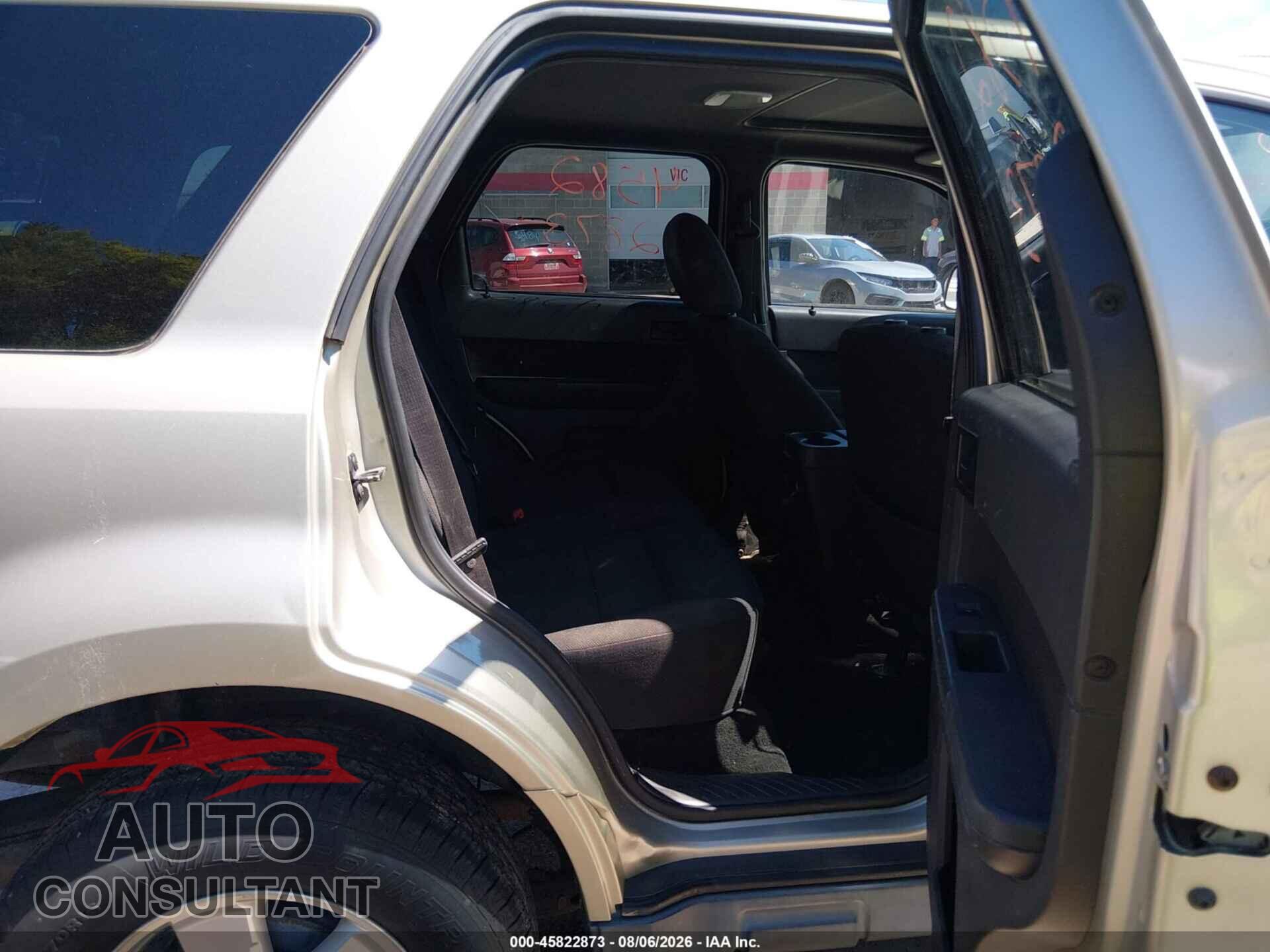 FORD ESCAPE 2010 - 1FMCU0DG3AKA04599