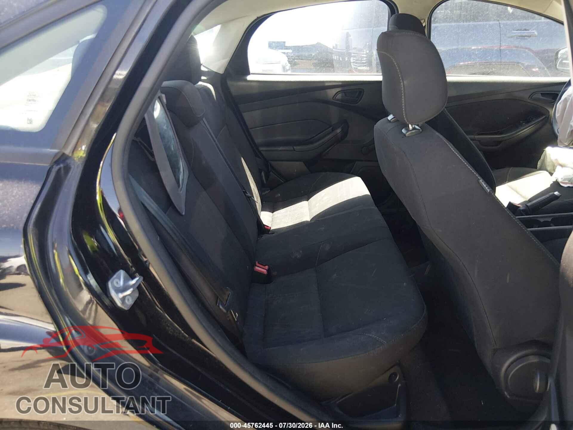 FORD FOCUS 2018 - 1FADP3E20JL204747