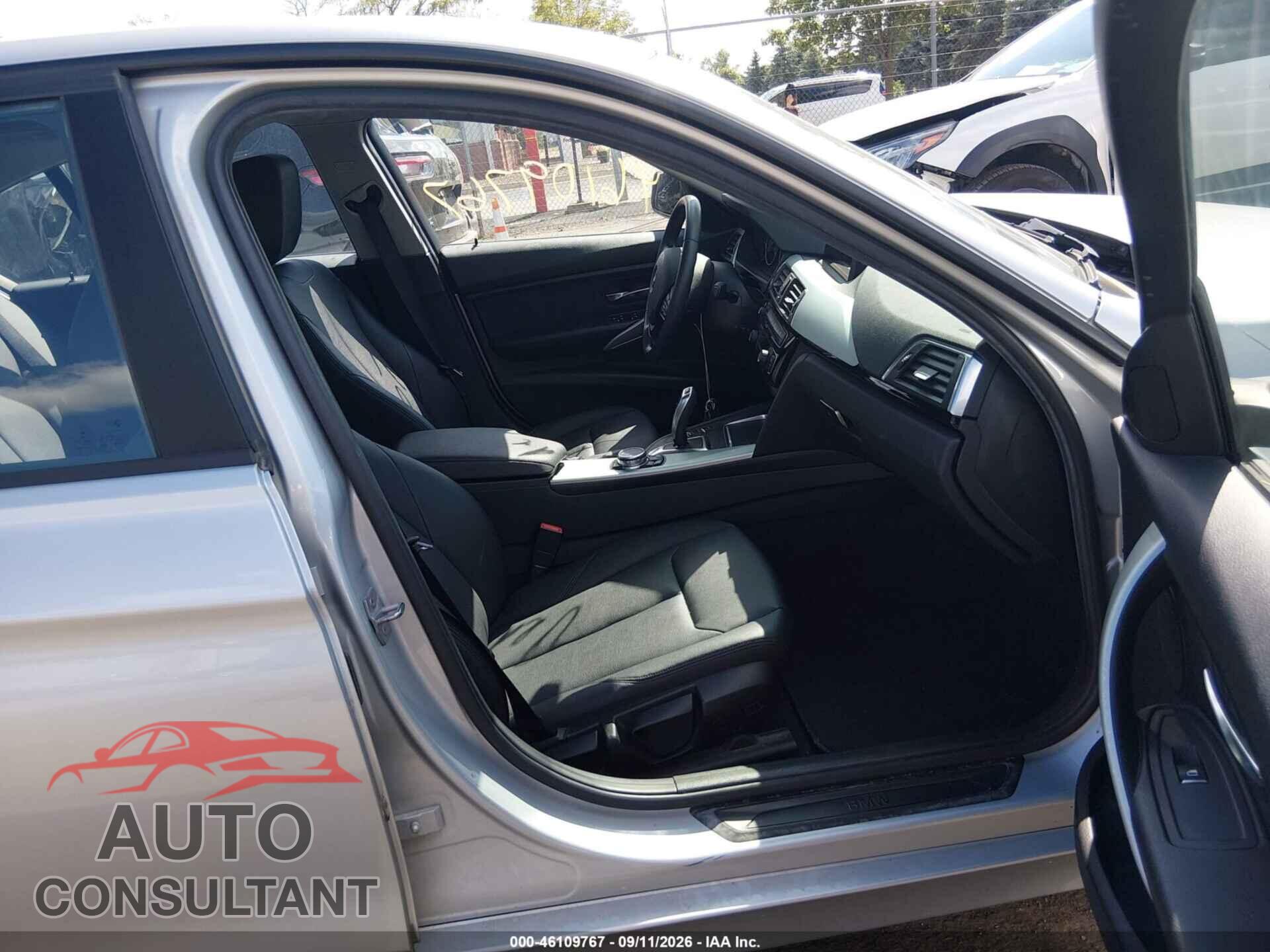 BMW 320I 2016 - WBA8E5G55GNU19832
