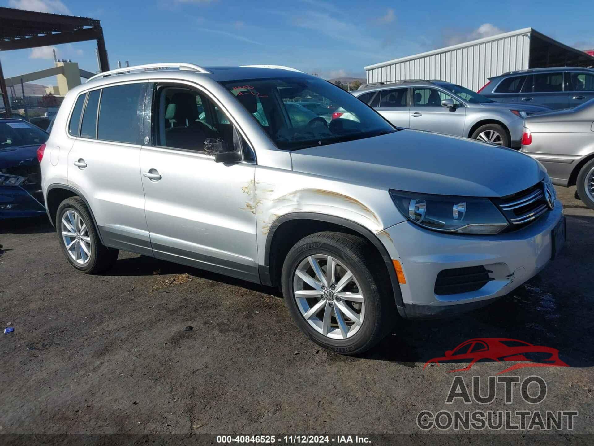 VOLKSWAGEN TIGUAN 2017 - WVGRV7AX3HK002172