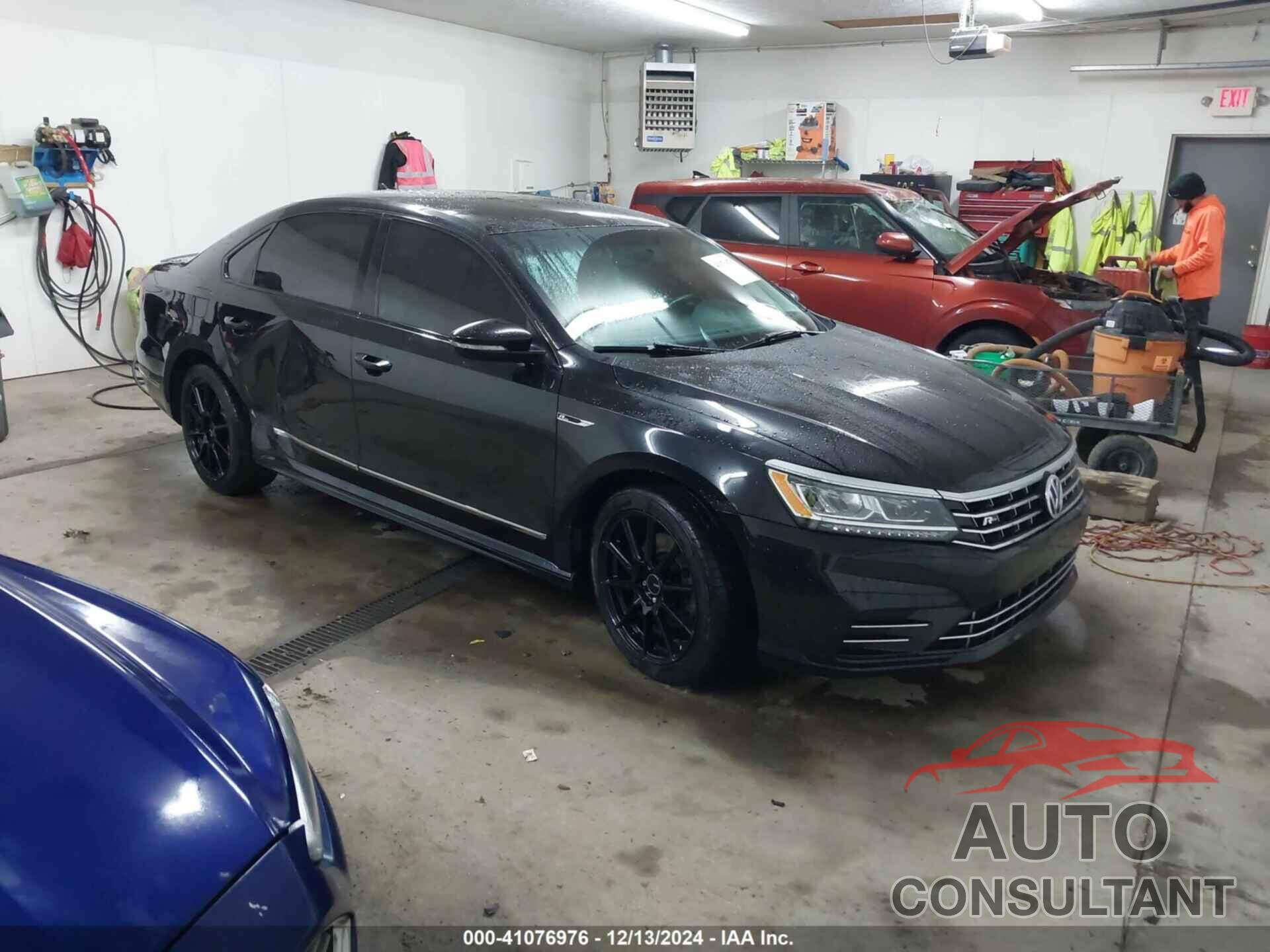 VOLKSWAGEN PASSAT 2017 - 1VWDT7A30HC083897