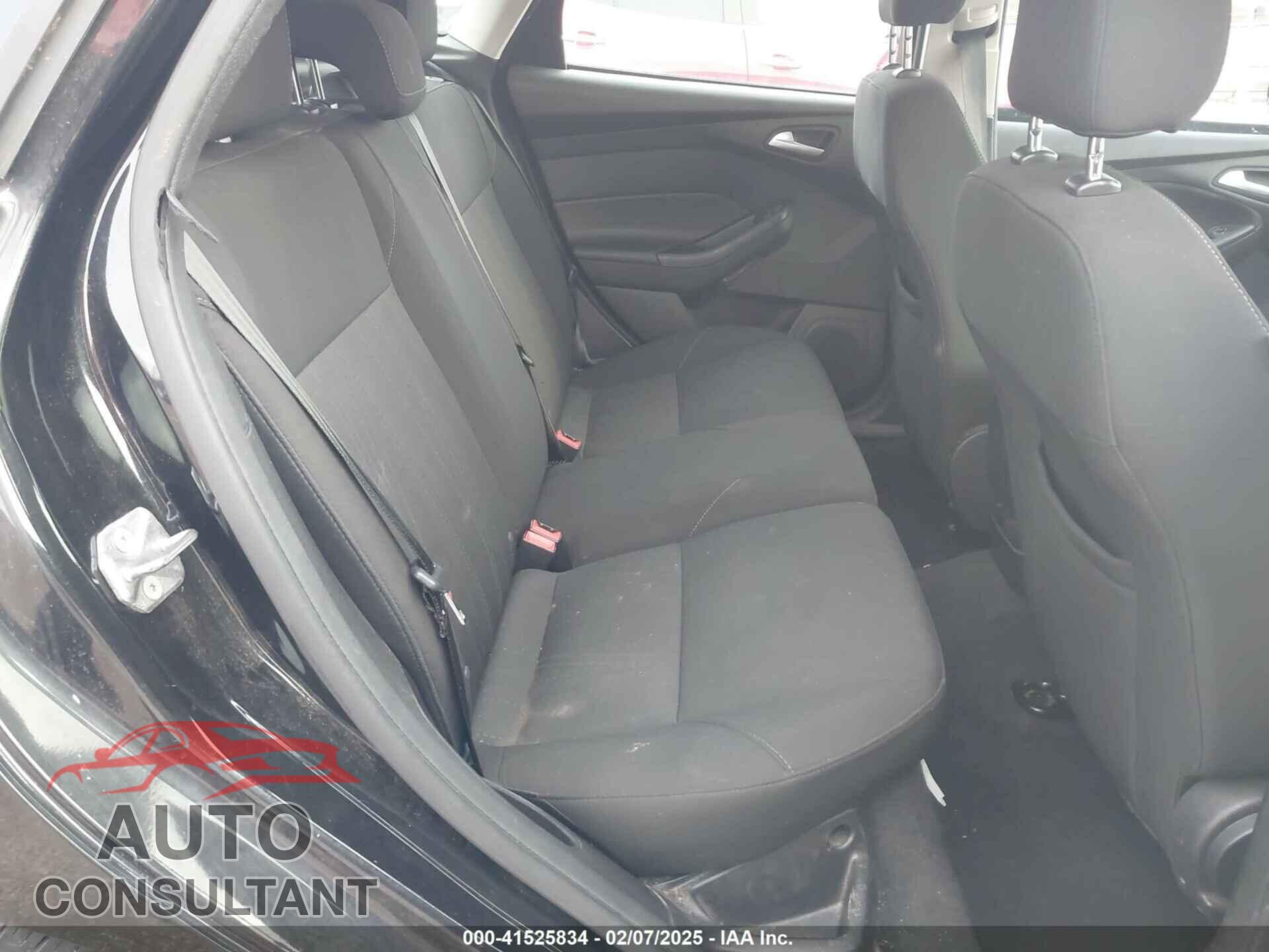 FORD FOCUS 2015 - 1FADP3K23FL373639