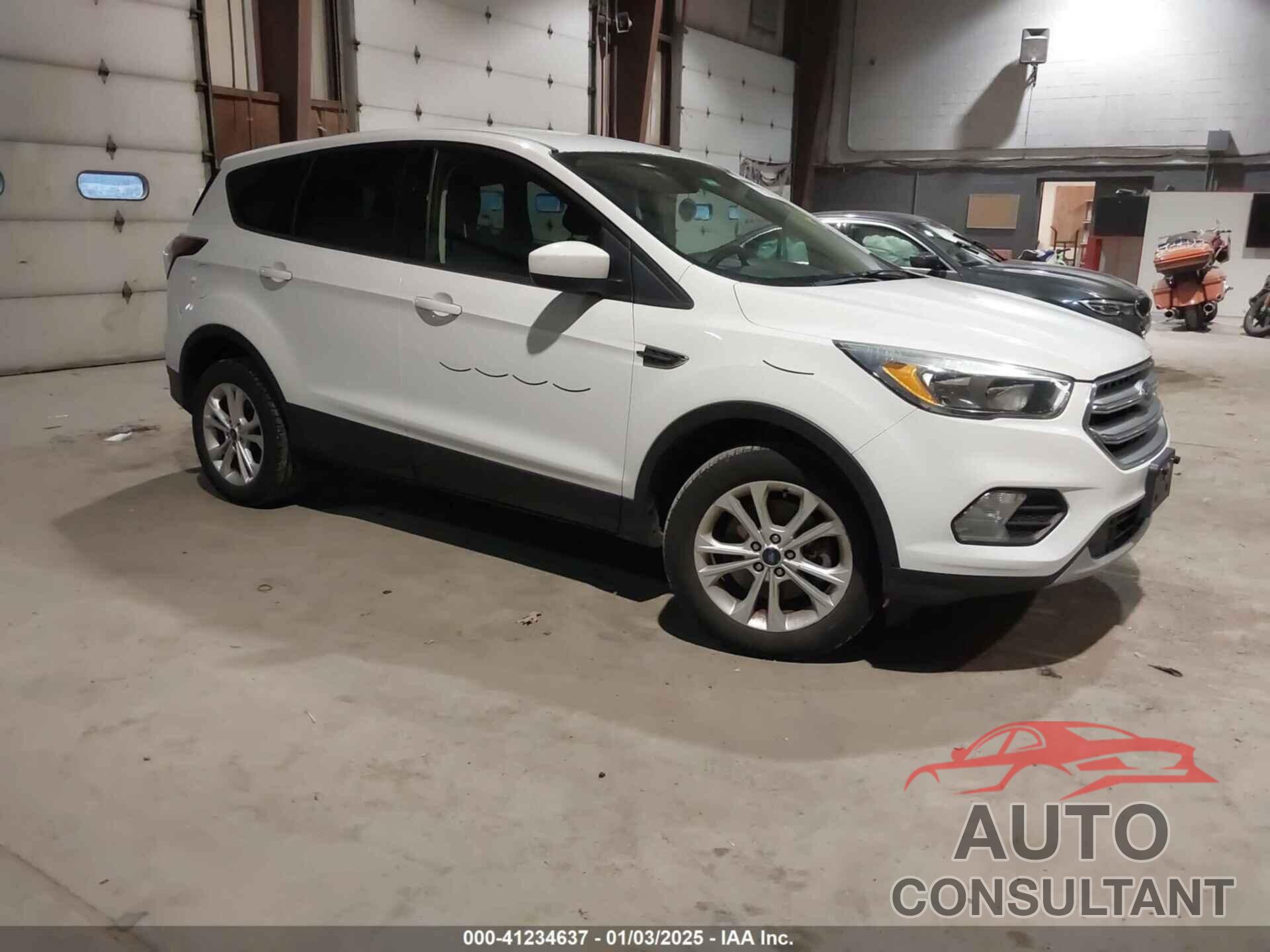 FORD ESCAPE 2017 - 1FMCU0G94HUA24615