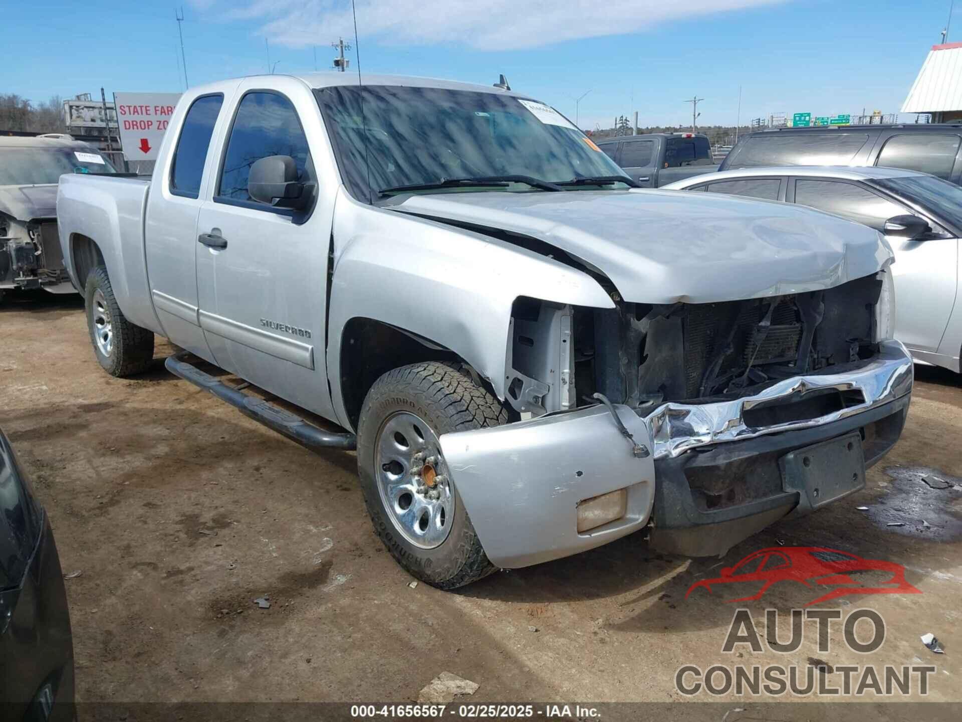 CHEVROLET SILVERADO 1500 2011 - 1GCRCSE02BZ318526