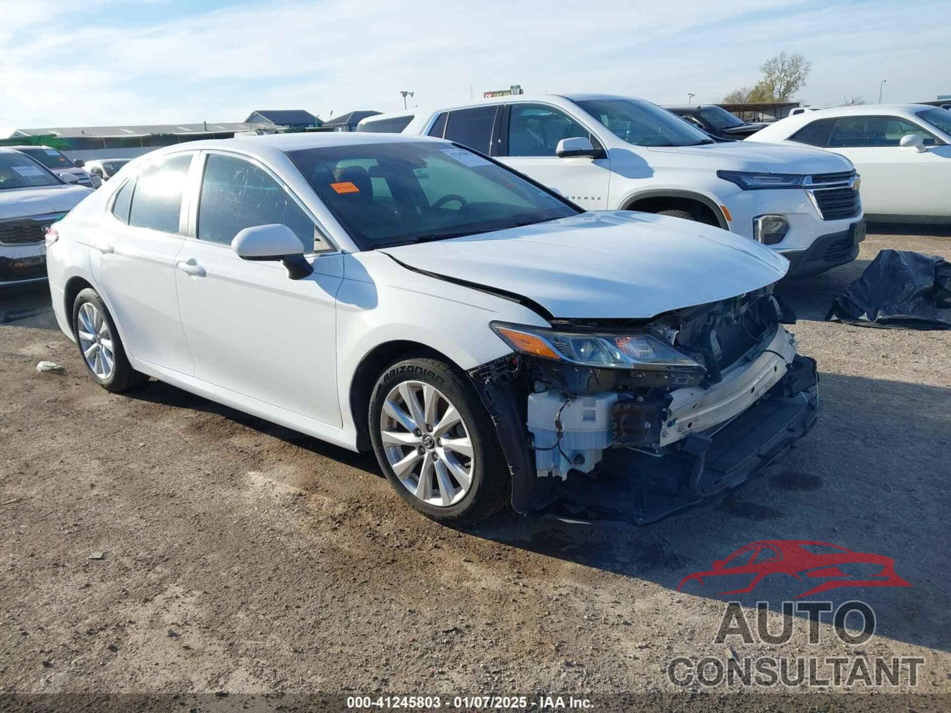 TOYOTA CAMRY 2018 - 4T1B11HK8JU037045