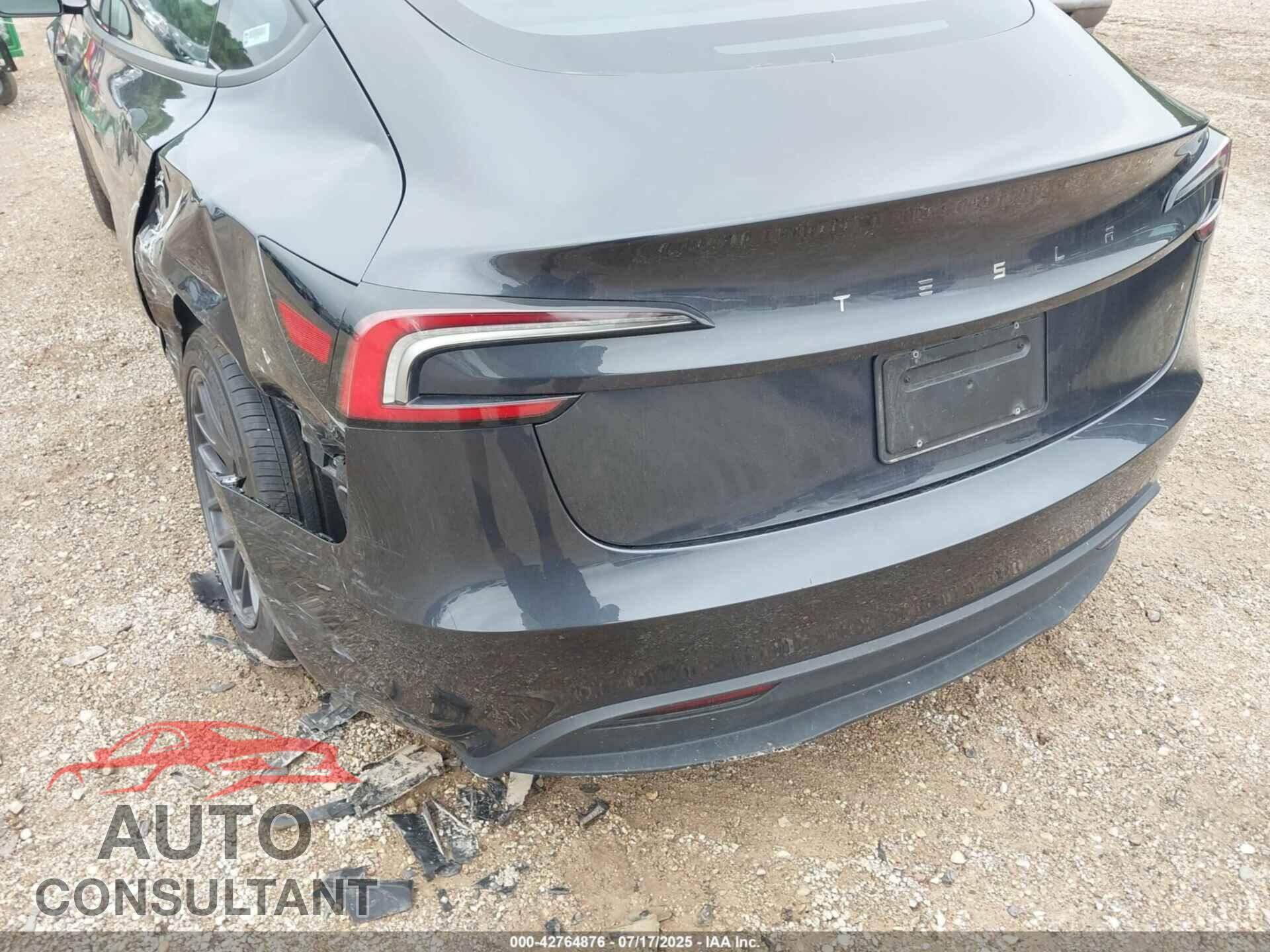 TESLA MODEL 3 2024 - 5YJ3E1EA3RF752201