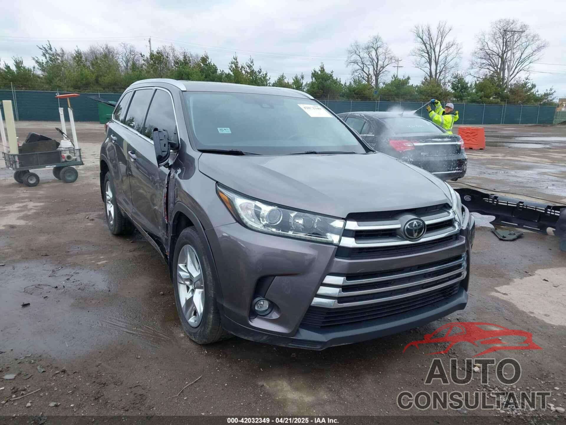 TOYOTA HIGHLANDER 2019 - 5TDDZRFH0KS964865
