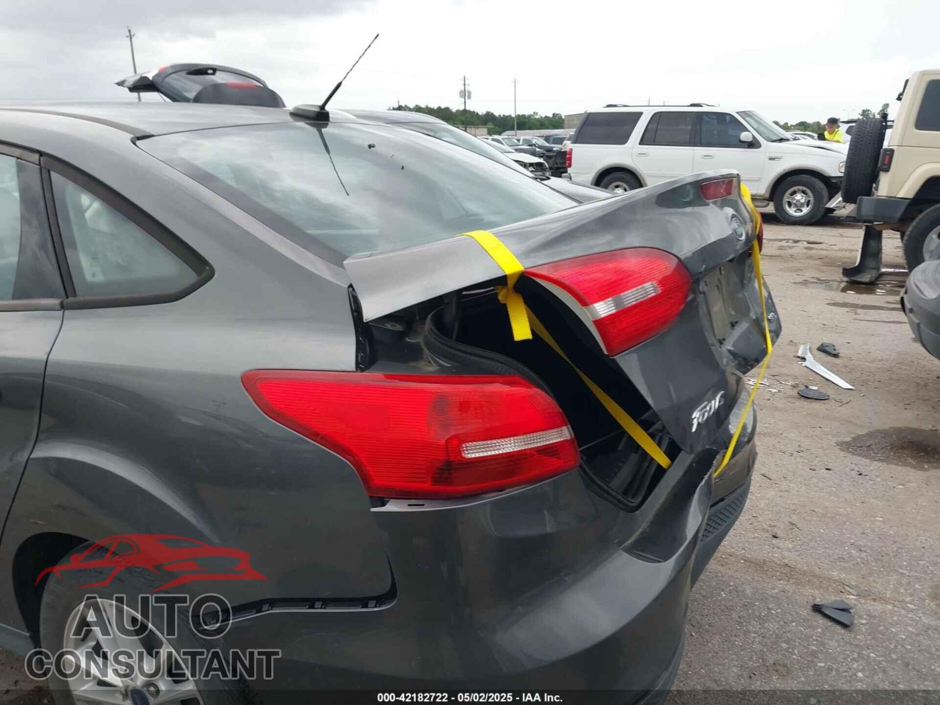 FORD FOCUS 2017 - 1FADP3F23HL325751