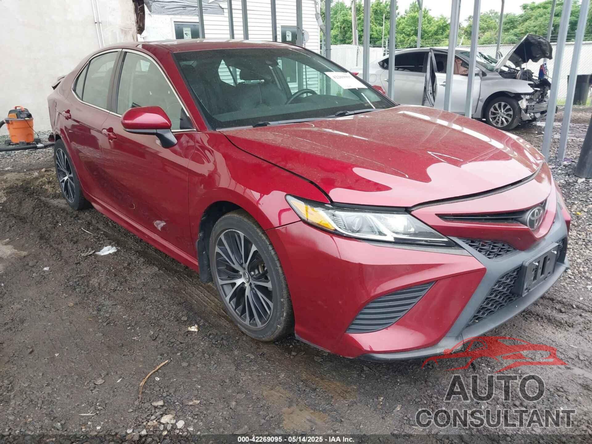 TOYOTA CAMRY 2018 - 4T1B11HK0JU639373