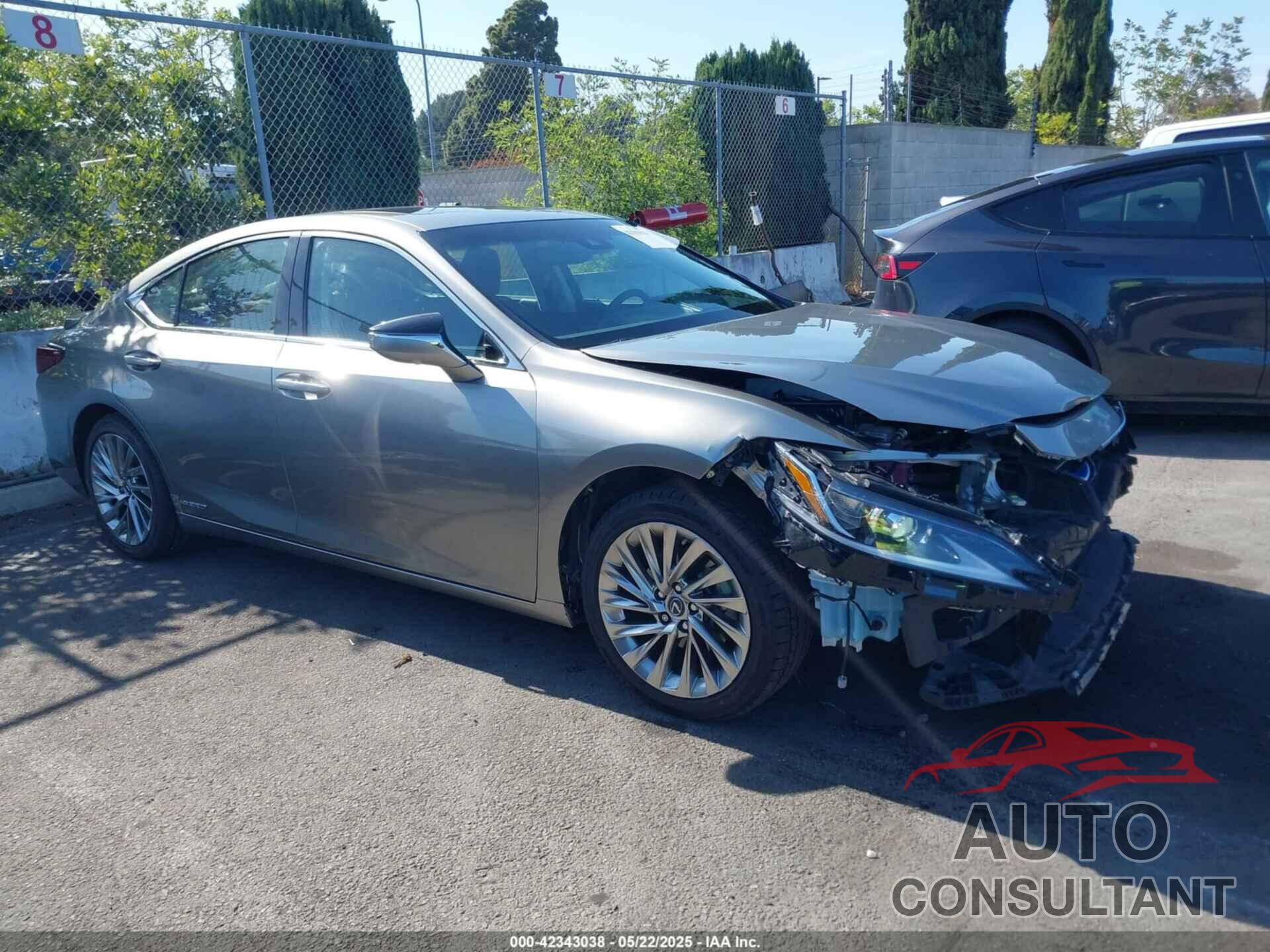 LEXUS ES 300H 2019 - JTHB21B15K2031457