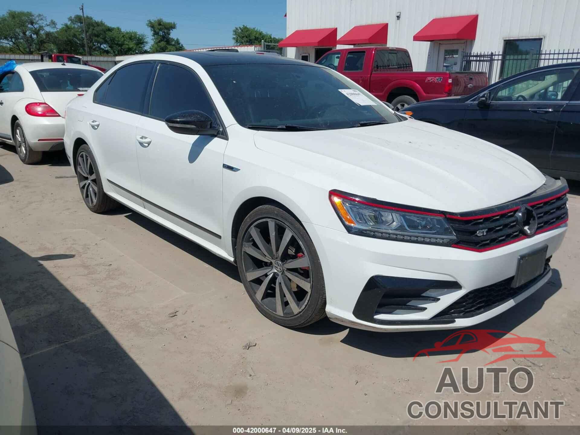 VOLKSWAGEN PASSAT 2018 - 1VWJM7A39JC036258