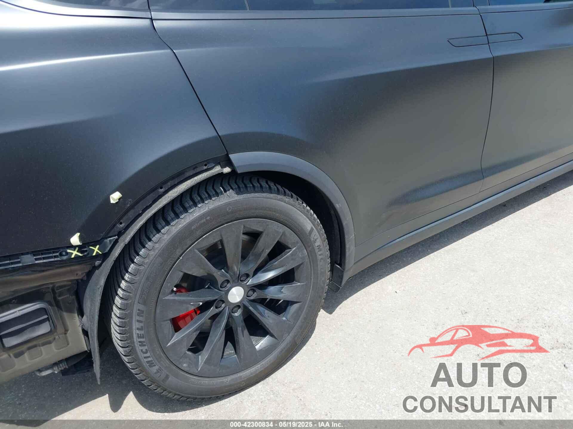 TESLA MODEL X 2018 - 5YJXCAE20JF142289