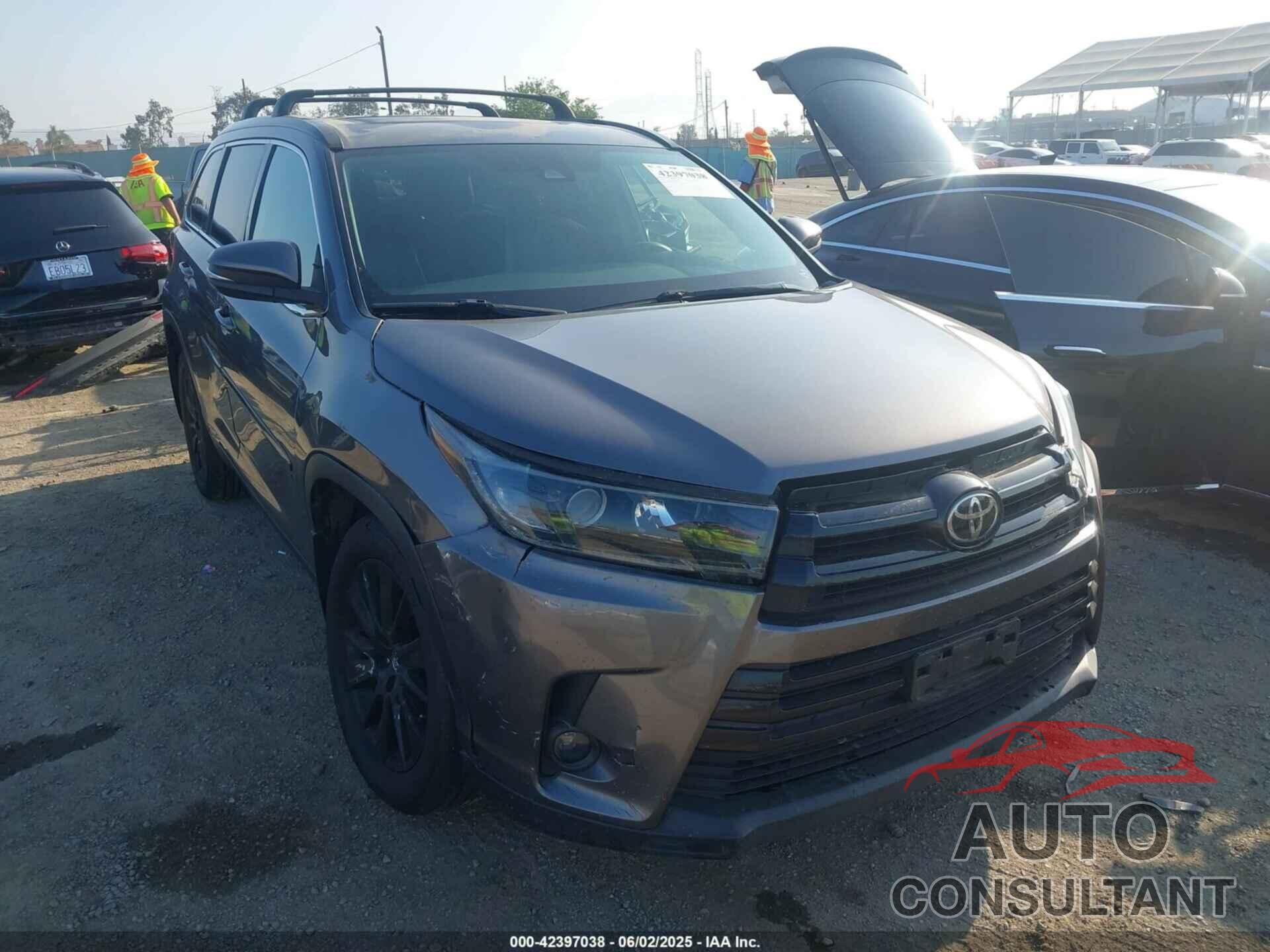 TOYOTA HIGHLANDER 2019 - 5TDKZRFH3KS568744