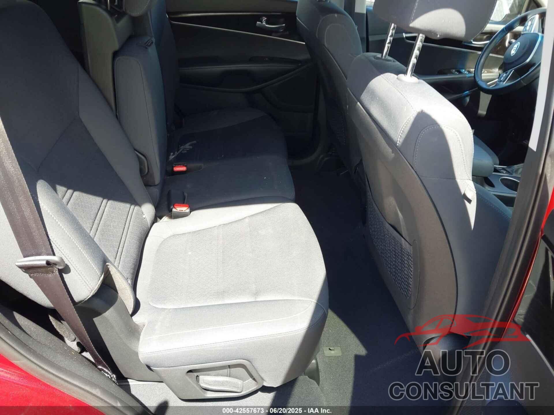 KIA SORENTO 2019 - 5XYPG4A54KG600304