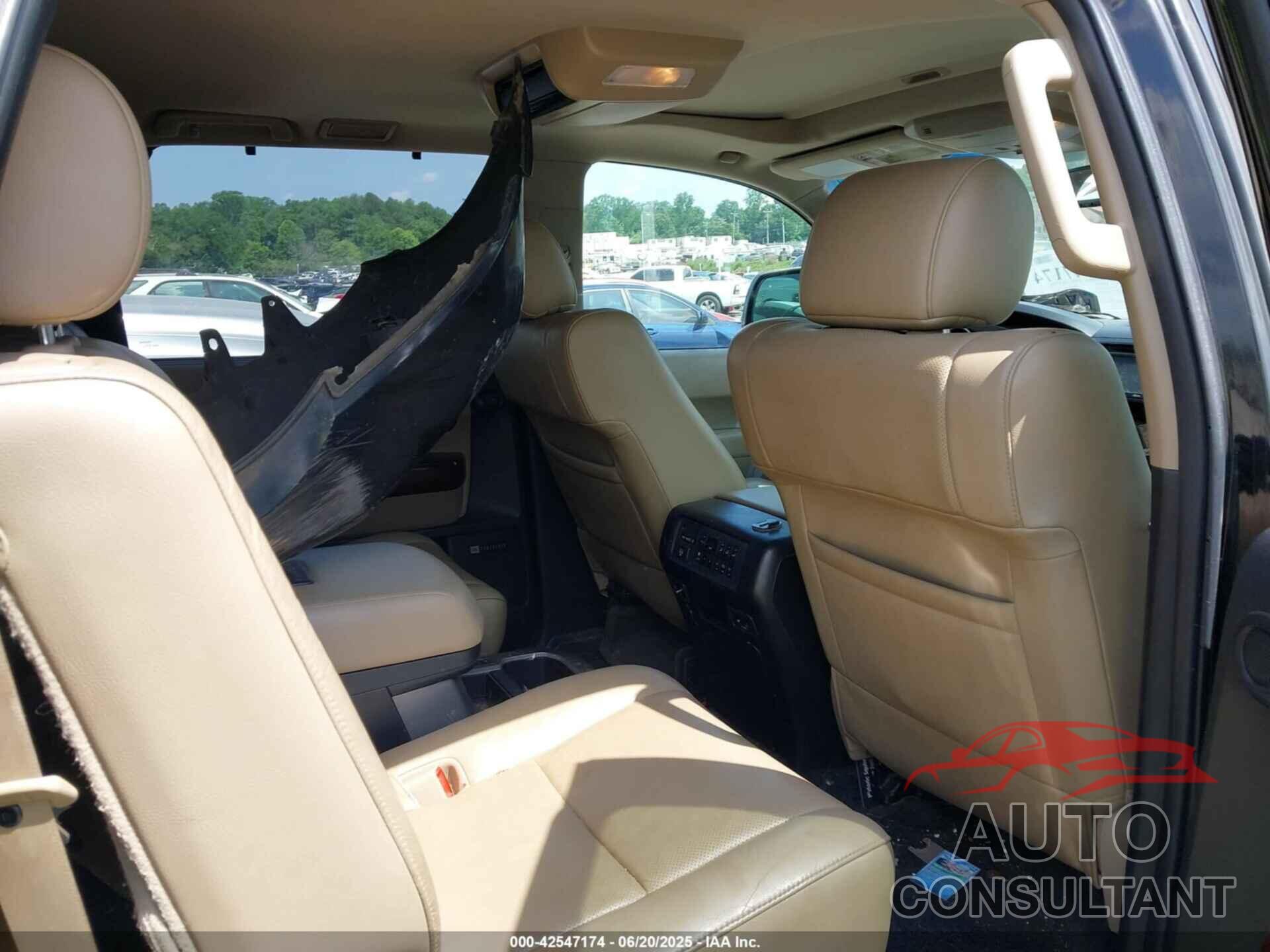 TOYOTA SEQUOIA 2016 - 5TDDW5G16GS141092