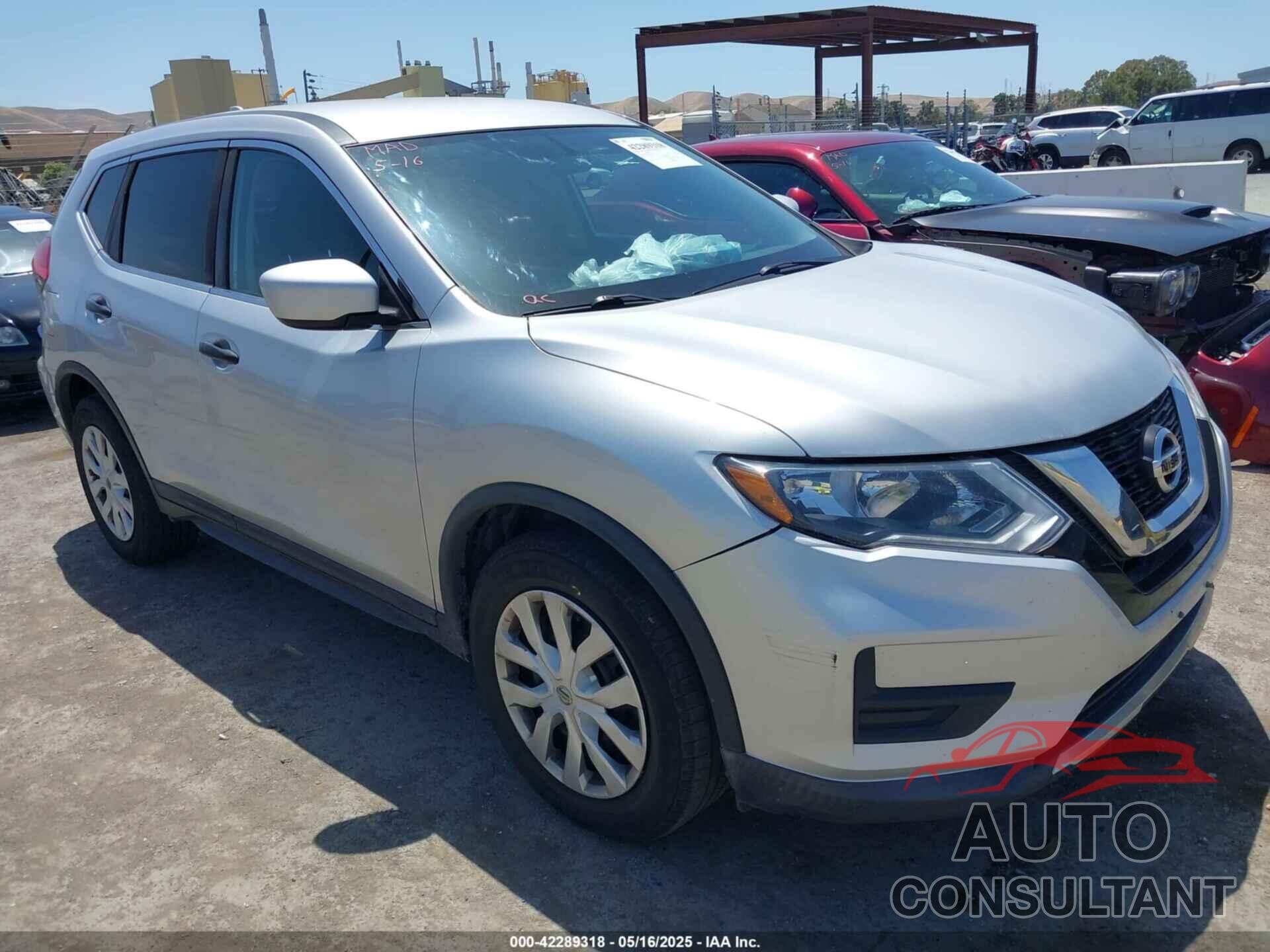 NISSAN ROGUE 2017 - KNMAT2MT4HP557928