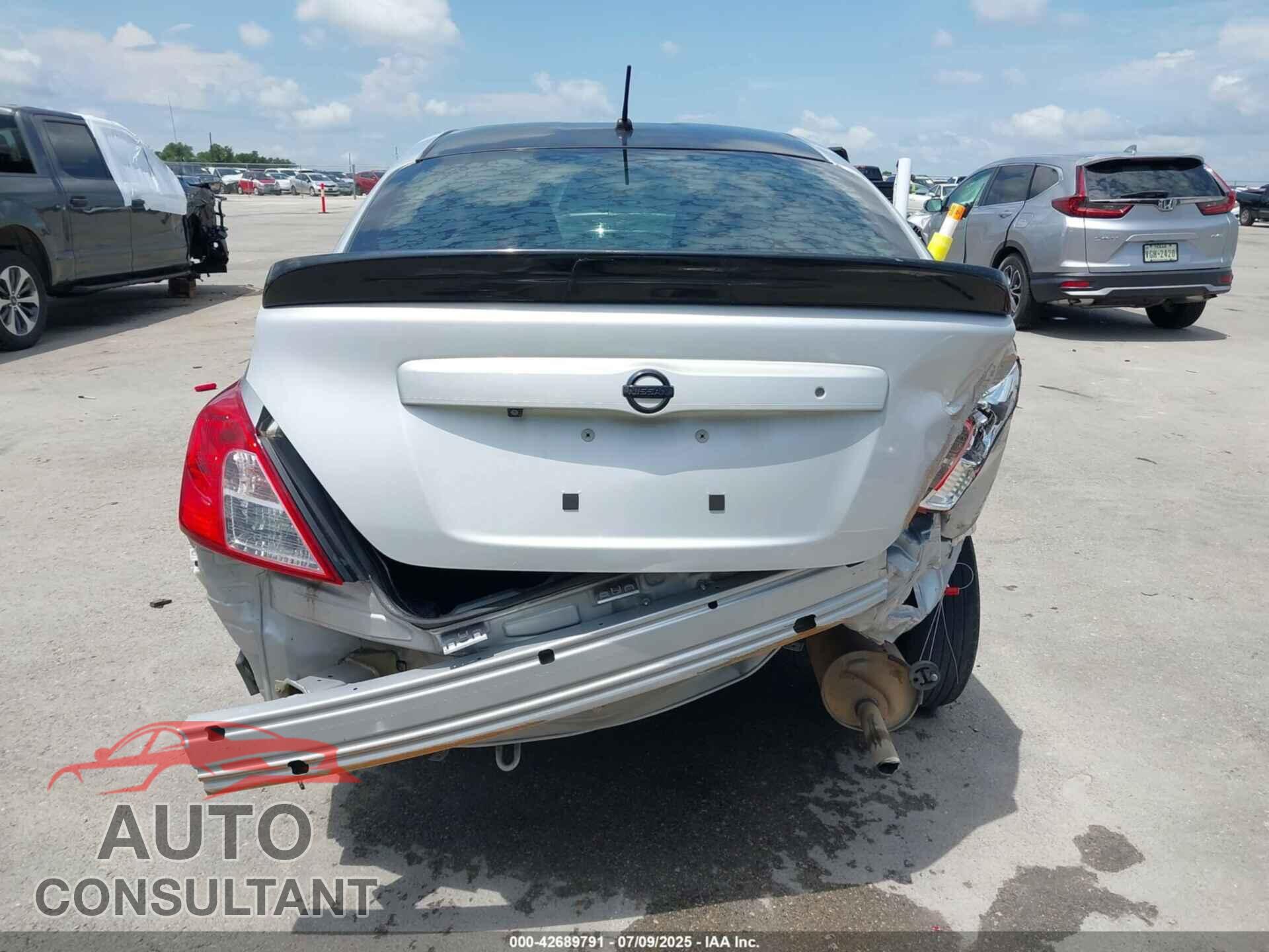 NISSAN VERSA 2019 - 3N1CN7AP3KL823064