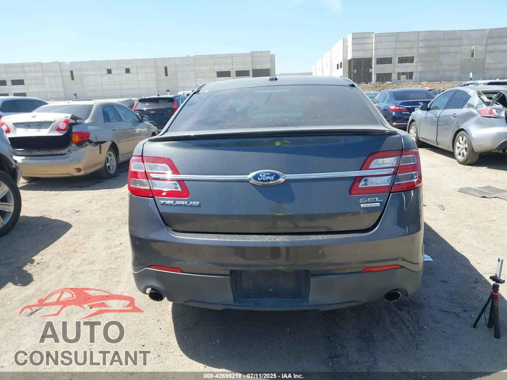 FORD TAURUS 2015 - 1FAHP2F82FG106642